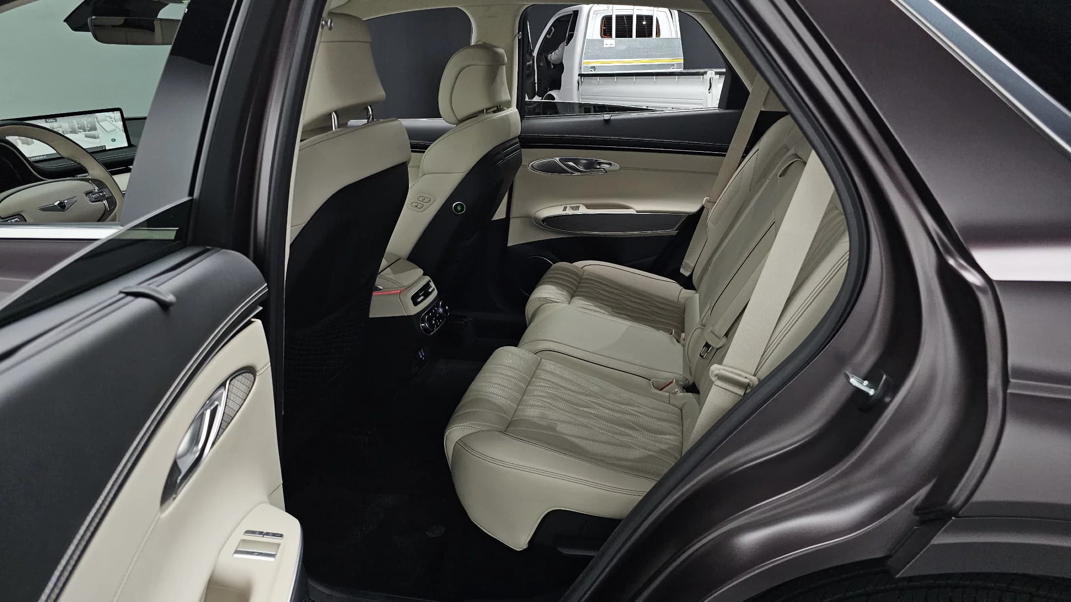 Genesis GV70 2.5T Gasoline AWD, 2023 г. 18416 км. — фото 12