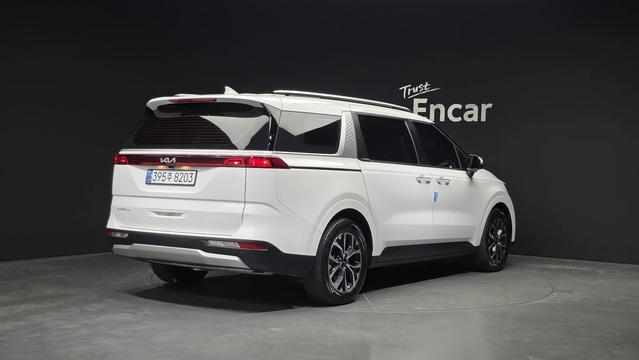 Kia Carnival 9-Seater Prestige, 2022 г. 43951 км. — фото 2