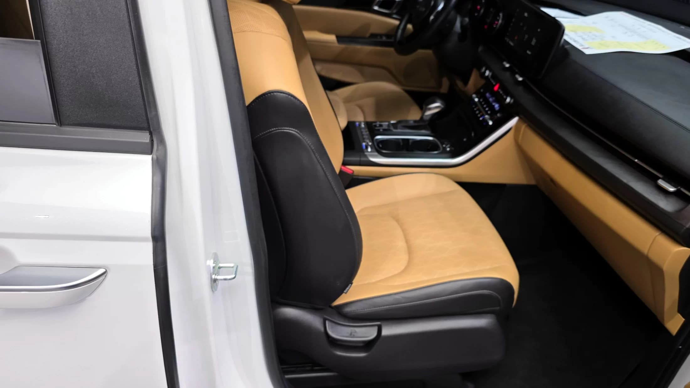 Kia Carnival 9-Seater Prestige, 2022 г. 43951 км. — фото 12
