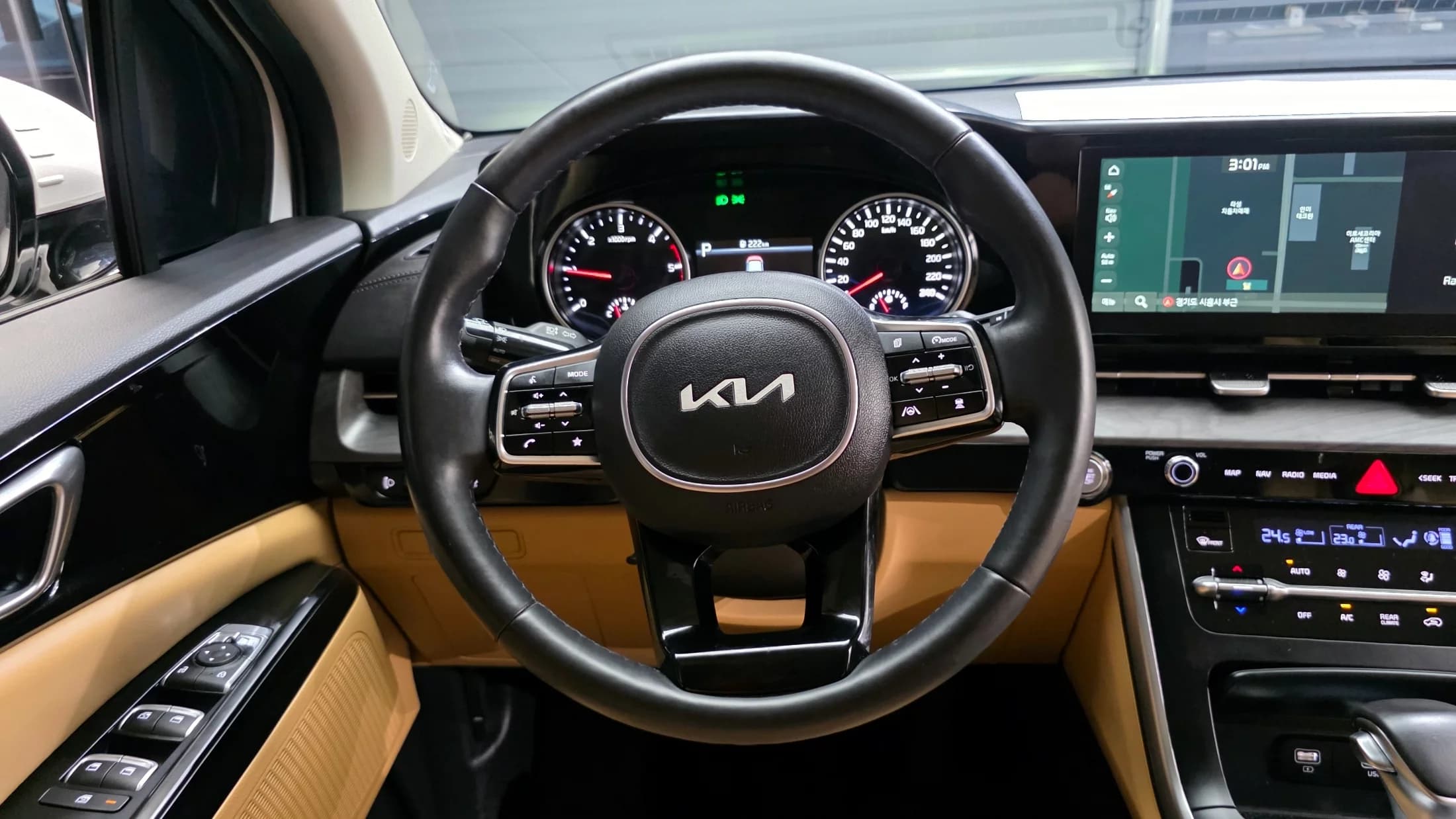 Kia Carnival 9-Seater Prestige, 2022 г. 43951 км. — фото 13