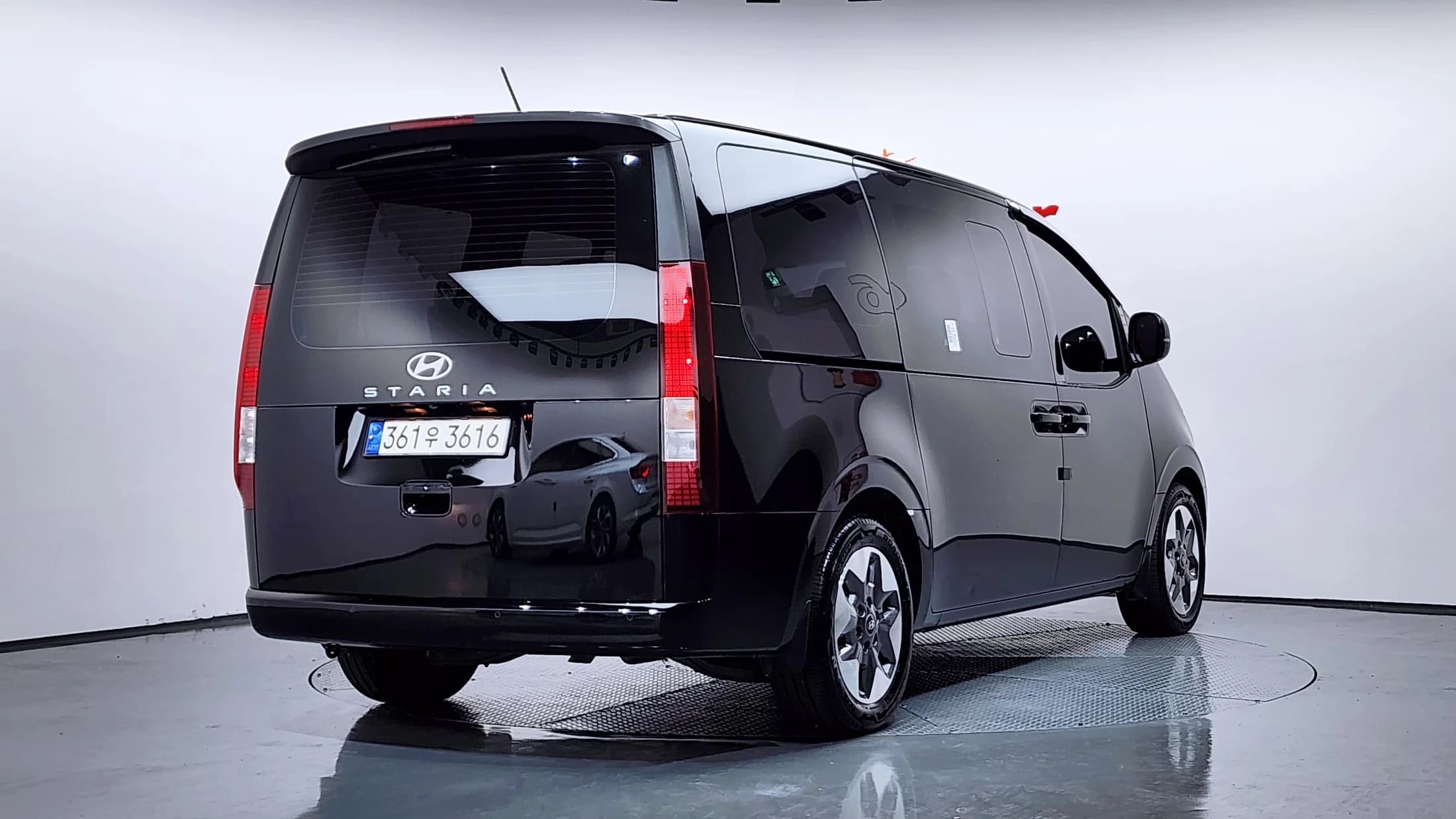 Hyundai Staria Tourer 9-Seater Modern, 2024 г. 9962 км. — фото 2