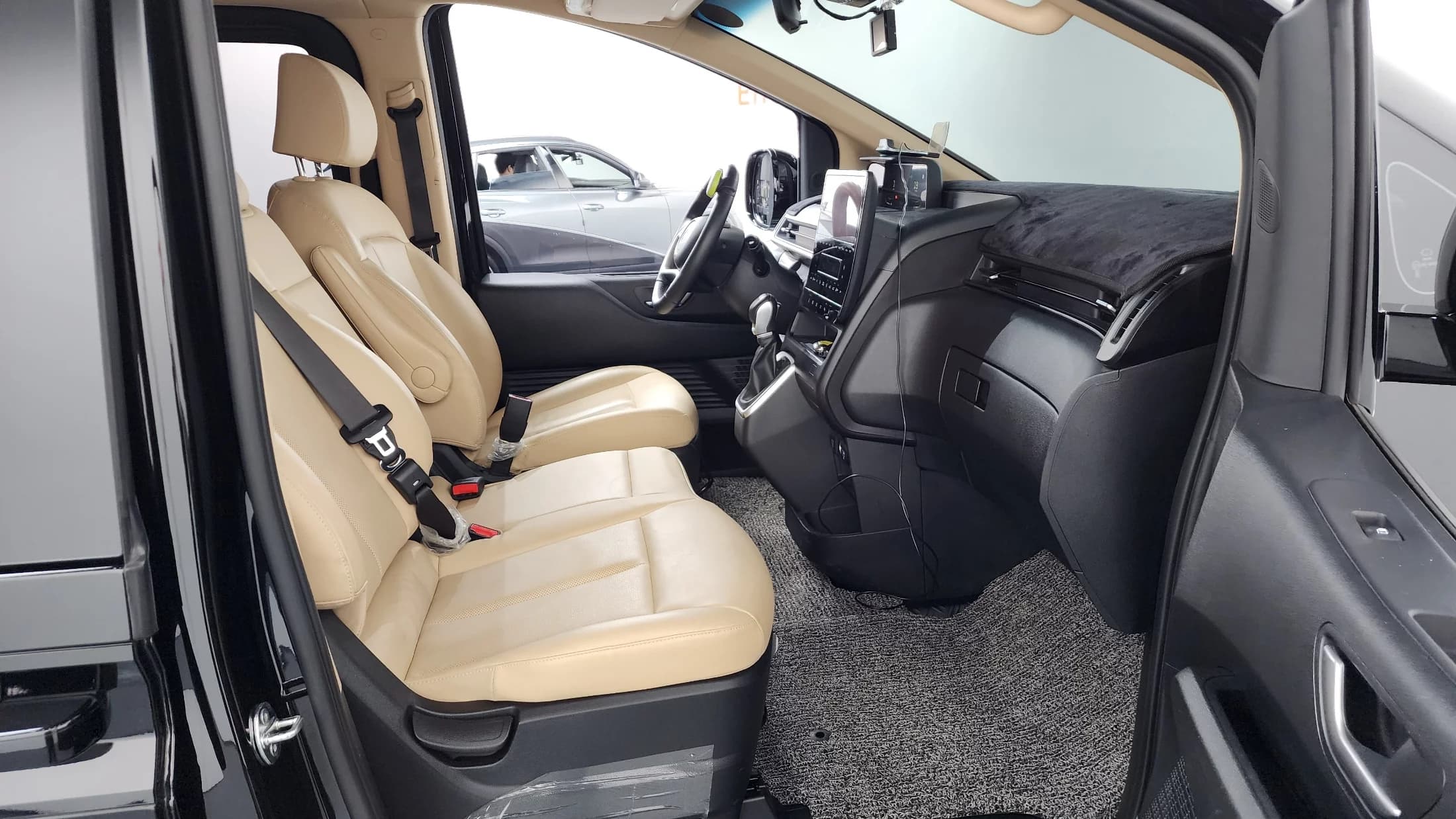 Hyundai Staria Tourer 9-Seater Modern, 2024 г. 9962 км. — фото 11