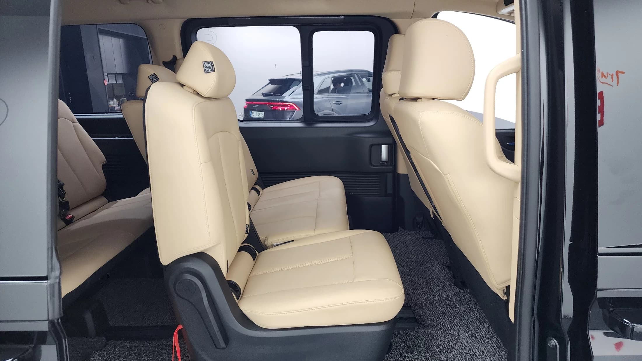 Hyundai Staria Tourer 9-Seater Modern, 2024 г. 9962 км. — фото 12