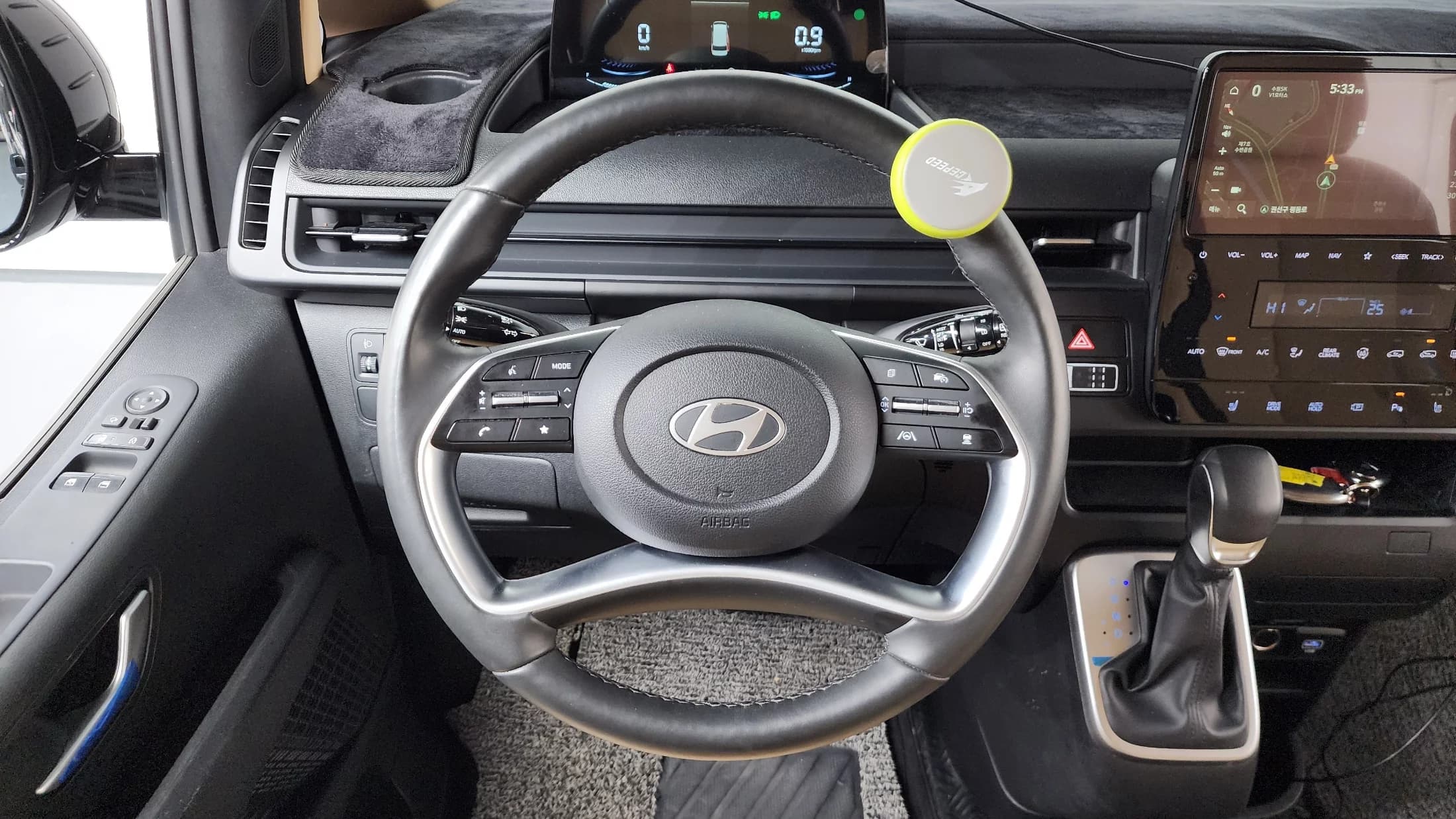 Hyundai Staria Tourer 9-Seater Modern, 2024 г. 9962 км. — фото 13