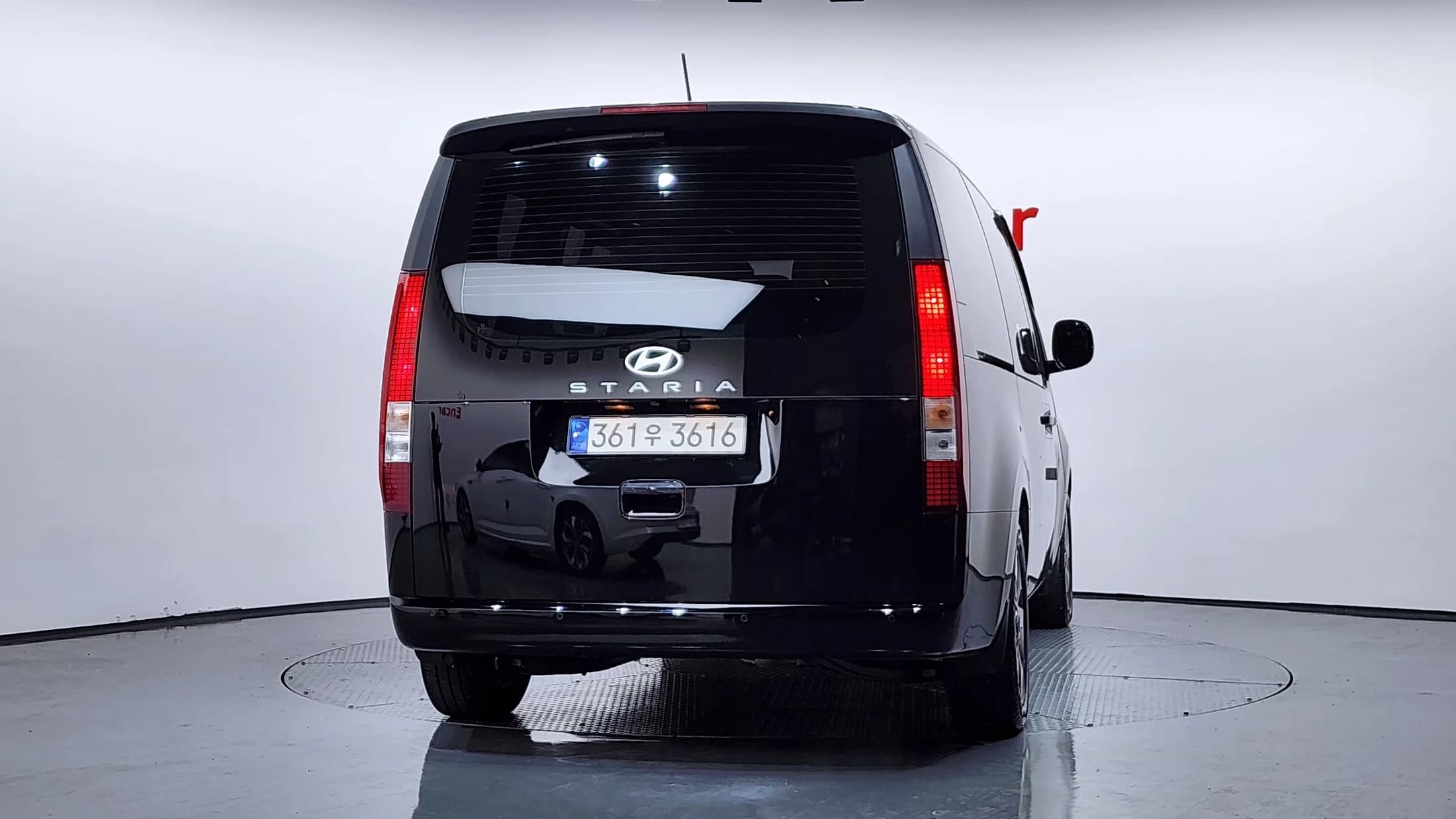 Hyundai Staria Tourer 9-Seater Modern, 2024 г. 9962 км. — фото 4