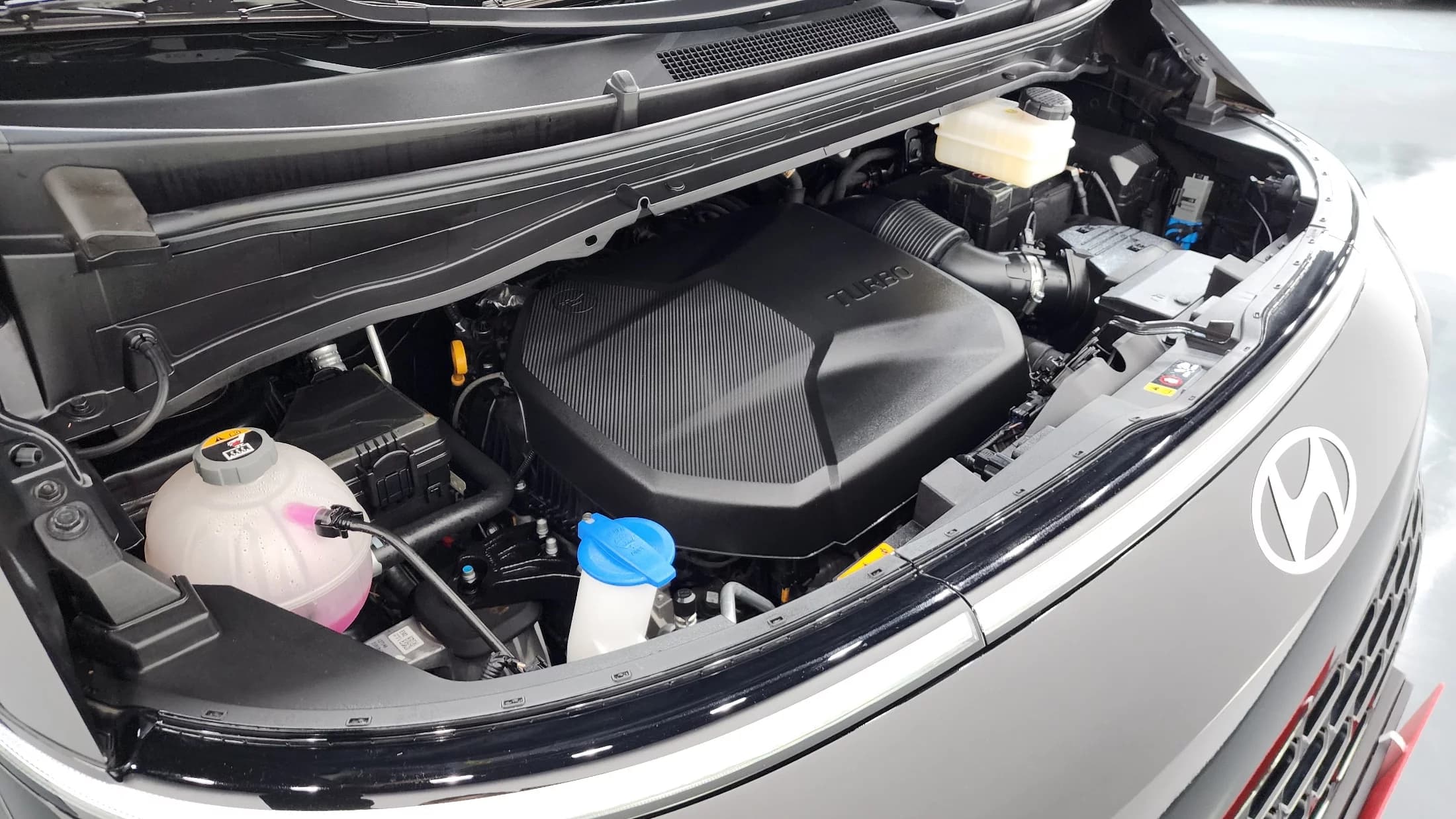 Hyundai Staria Tourer 9-Seater Modern, 2024 г. 9962 км. — фото 6