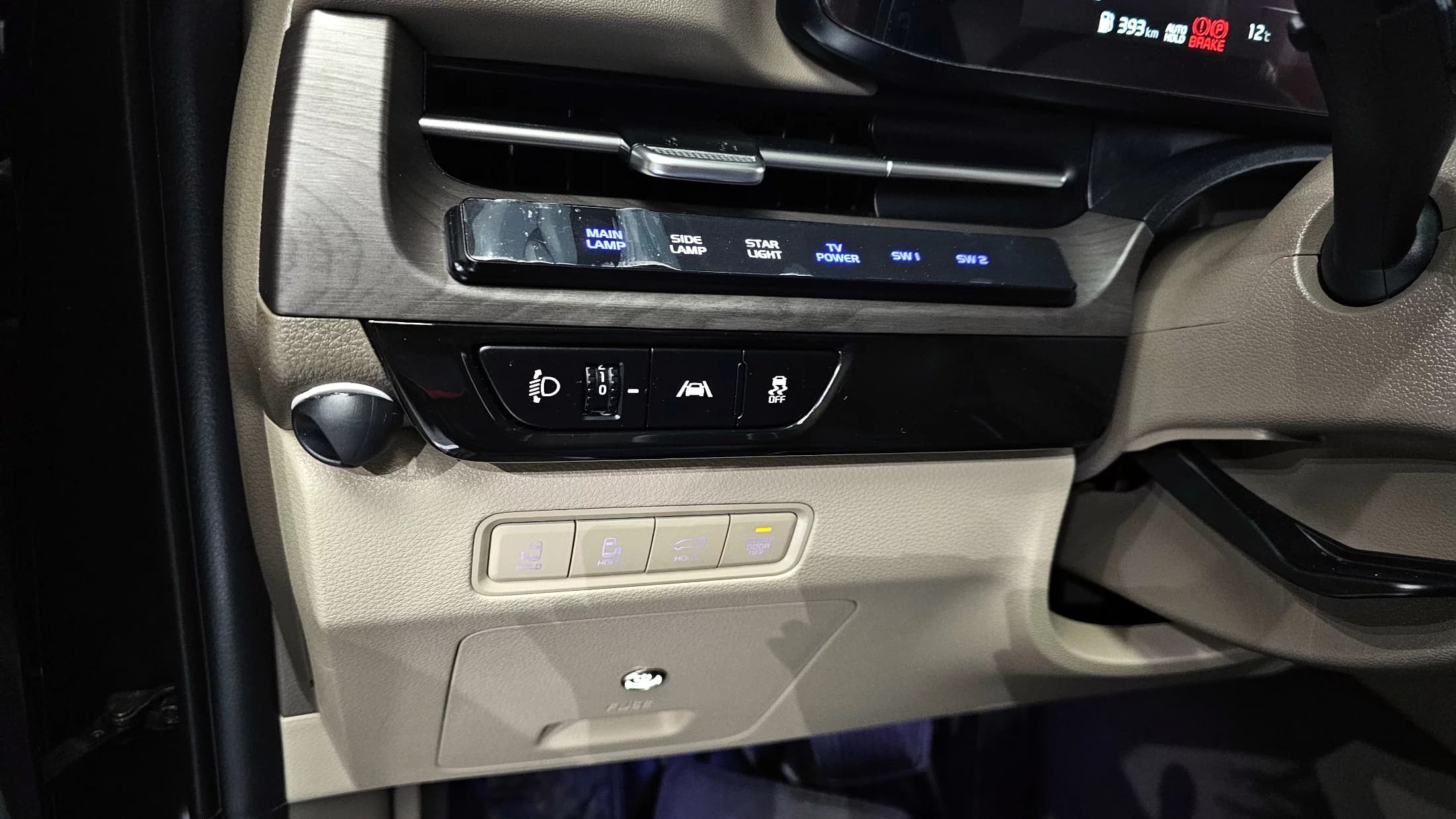 Kia Carnival 7-Seater Hi-Limousine Signature, 2023 г. 60445 км. — фото 17