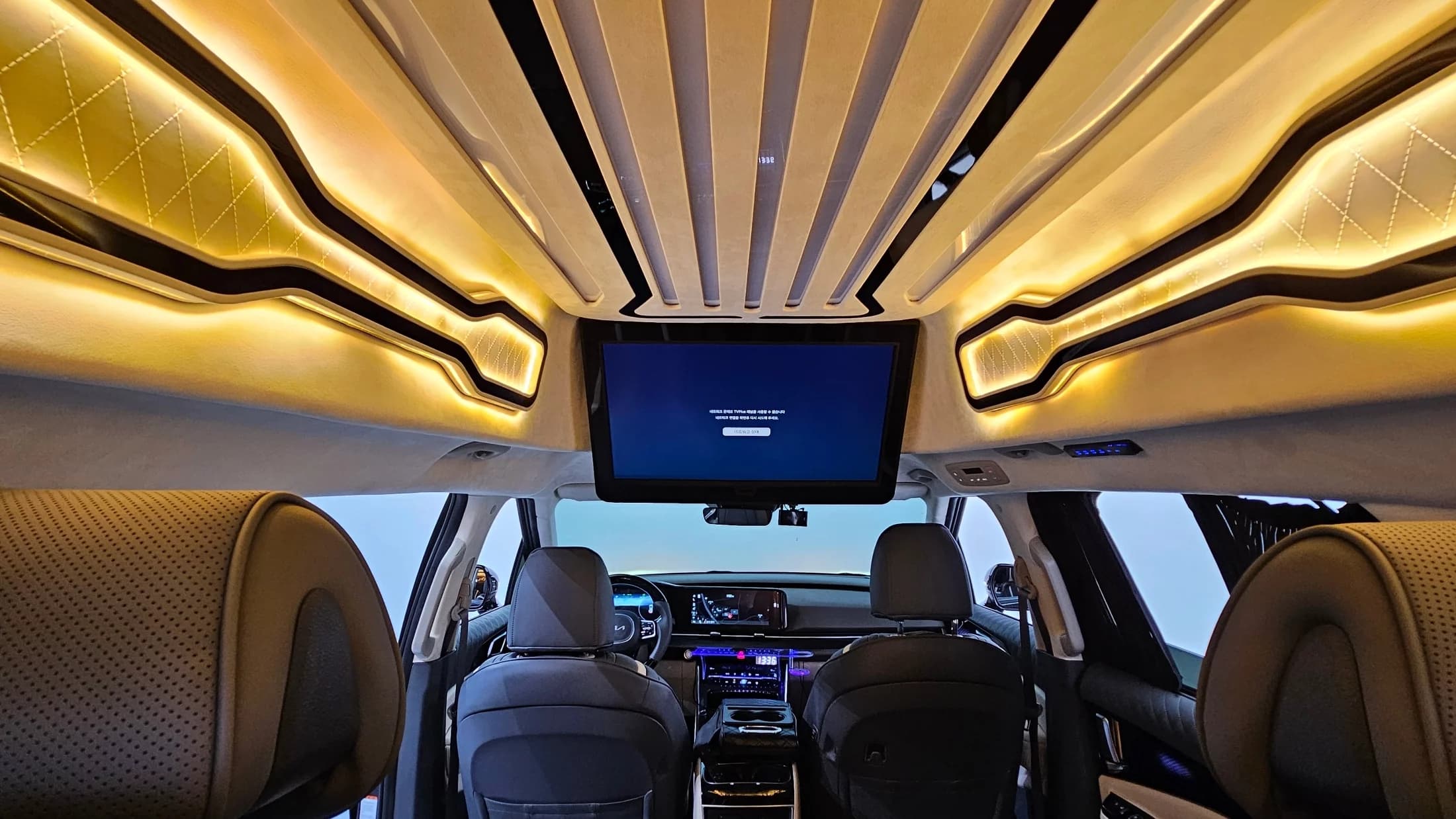 Kia Carnival 7-Seater Hi-Limousine Signature, 2023 г. 60445 км. — фото 19