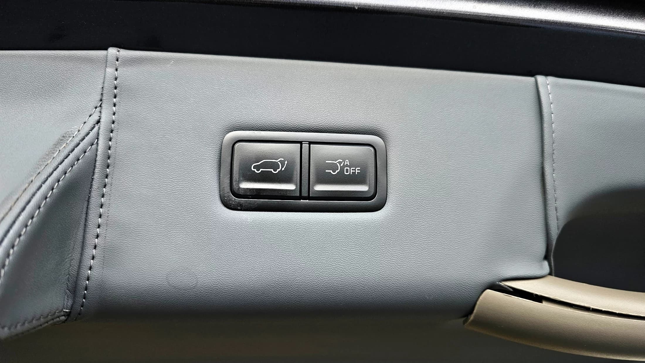 Kia Carnival 7-Seater Hi-Limousine Signature, 2023 г. 60445 км. — фото 20