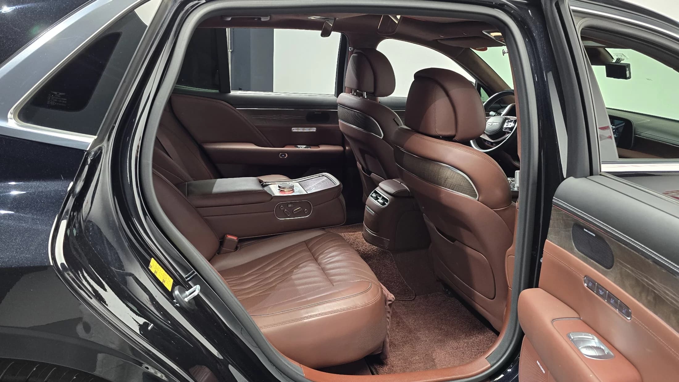 Genesis G90 Gasoline 3.5 Turbo AWD, 2022 г. 43127 км. — фото 12