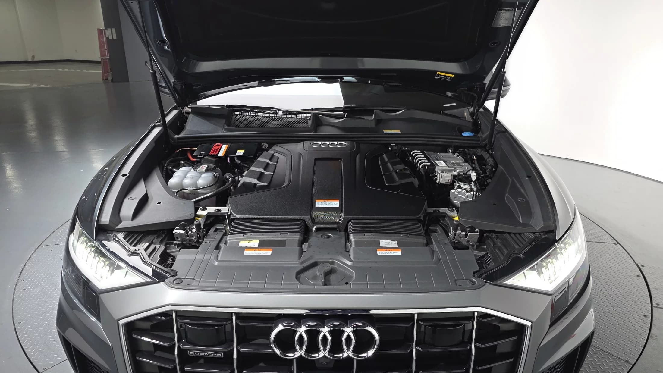 Audi Q8 45 TDI Quattro Premium, 2023 г. 21931 км. — фото 5