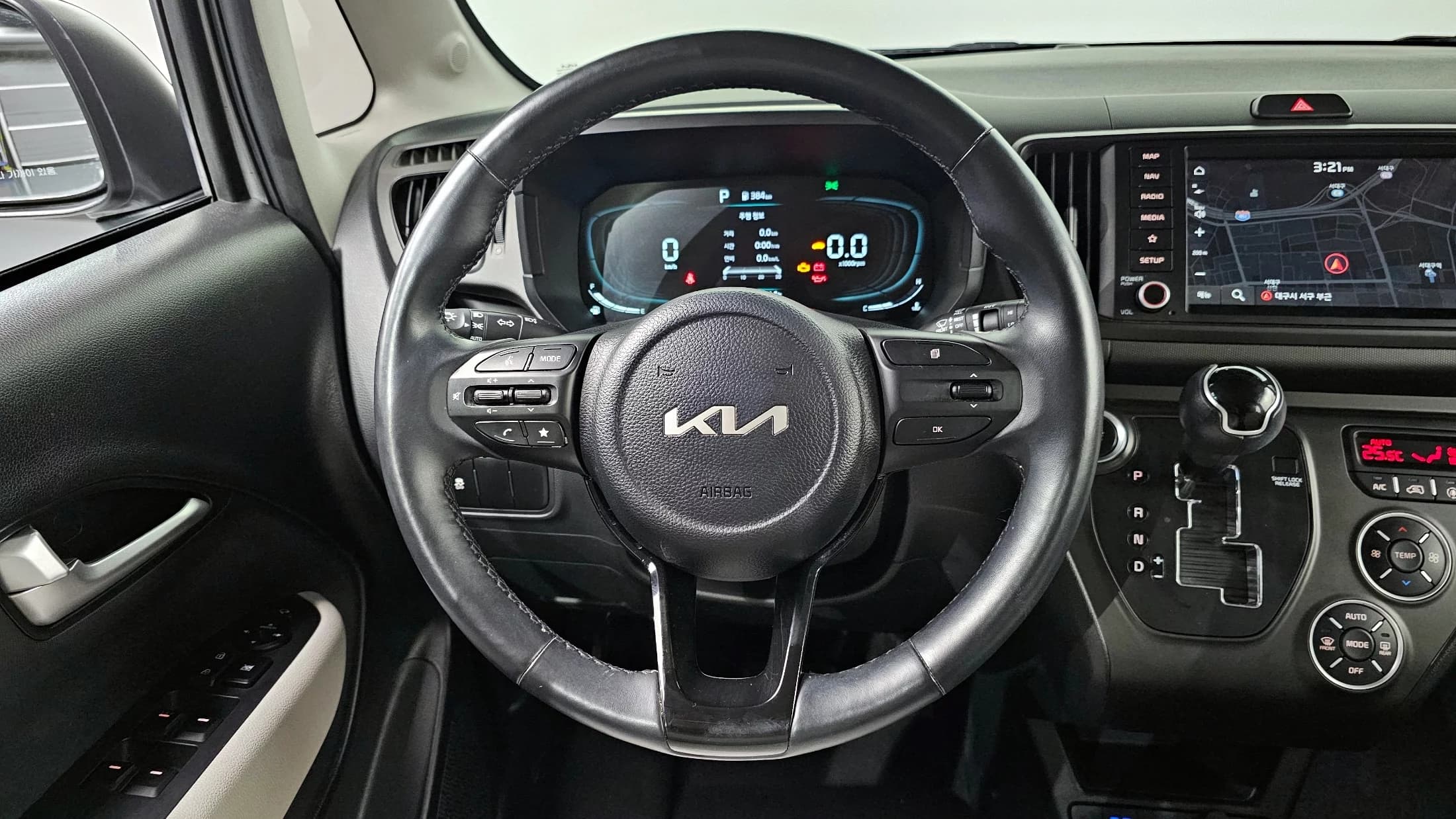 Kia RAY Prestige, 2023 г. 39397 км. — фото 13