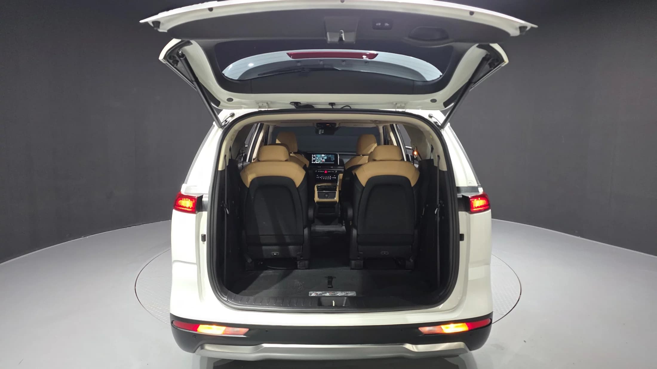 Kia Carnival 9-Seater Noblesse, 2022 г. 90646 км. — фото 20