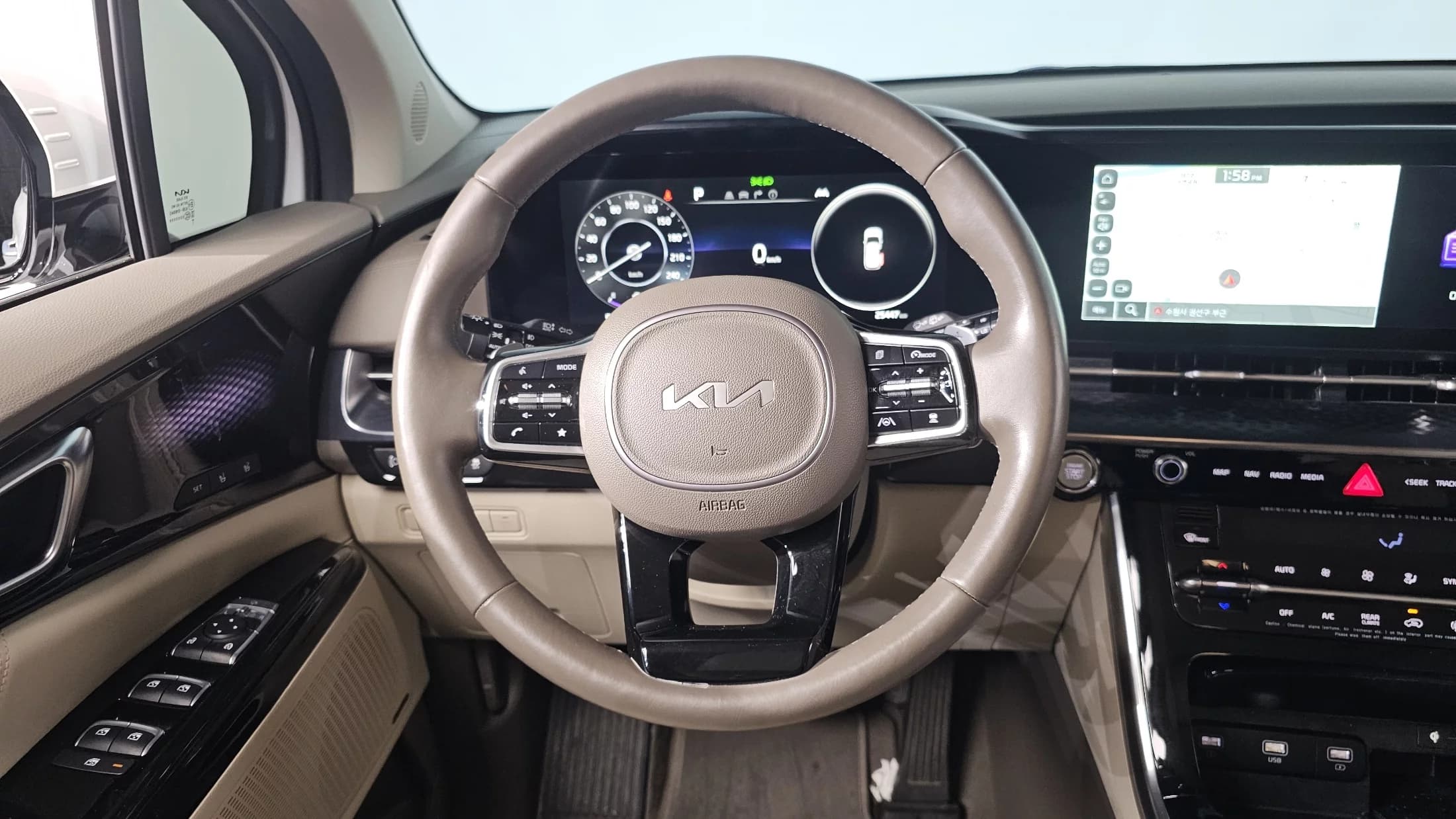 Kia Carnival Gasoline 7-Seater Hi-Limousine Signature, 2021 г. 25590 км. — фото 13