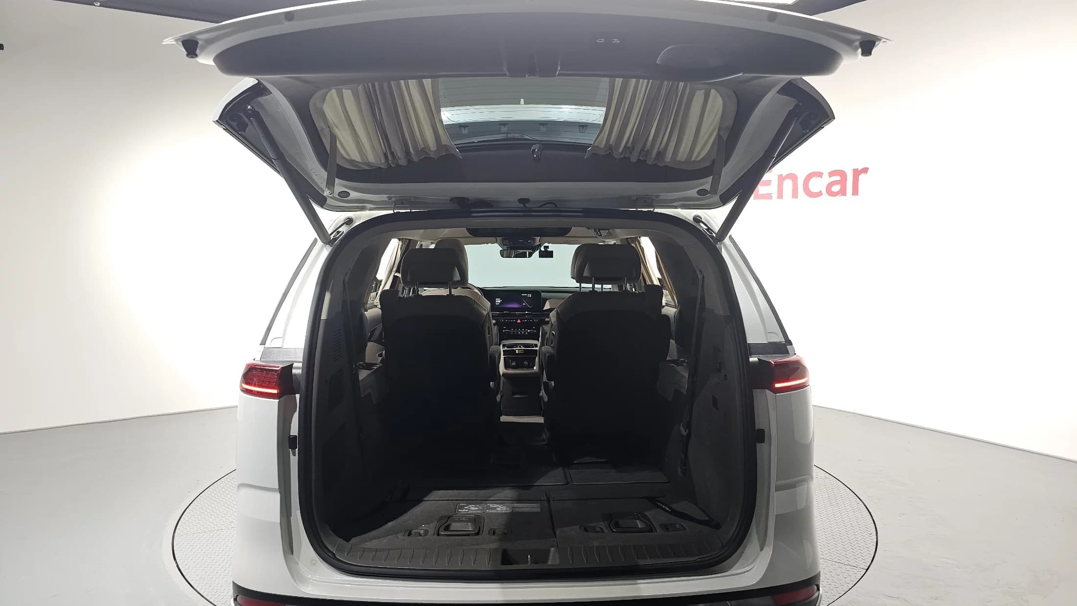 Kia Carnival Gasoline 7-Seater Hi-Limousine Signature, 2021 г. 25590 км. — фото 20