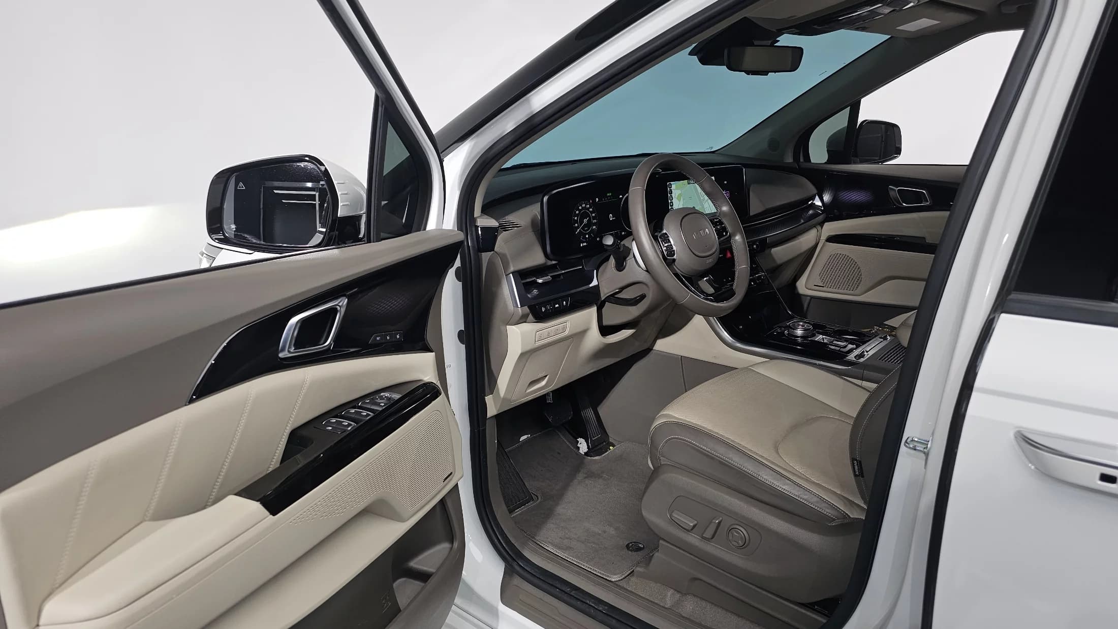 Kia Carnival Gasoline 7-Seater Hi-Limousine Signature, 2021 г. 25590 км. — фото 10