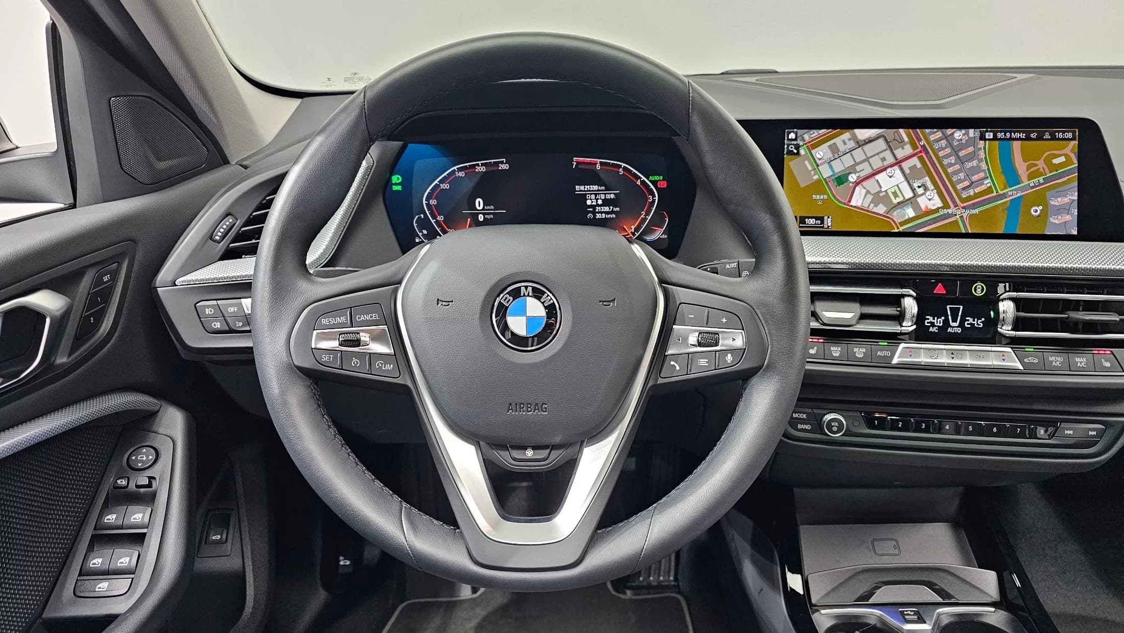 BMW 1-Series 120i Sports, 2023 г. 21451 км. — фото 13