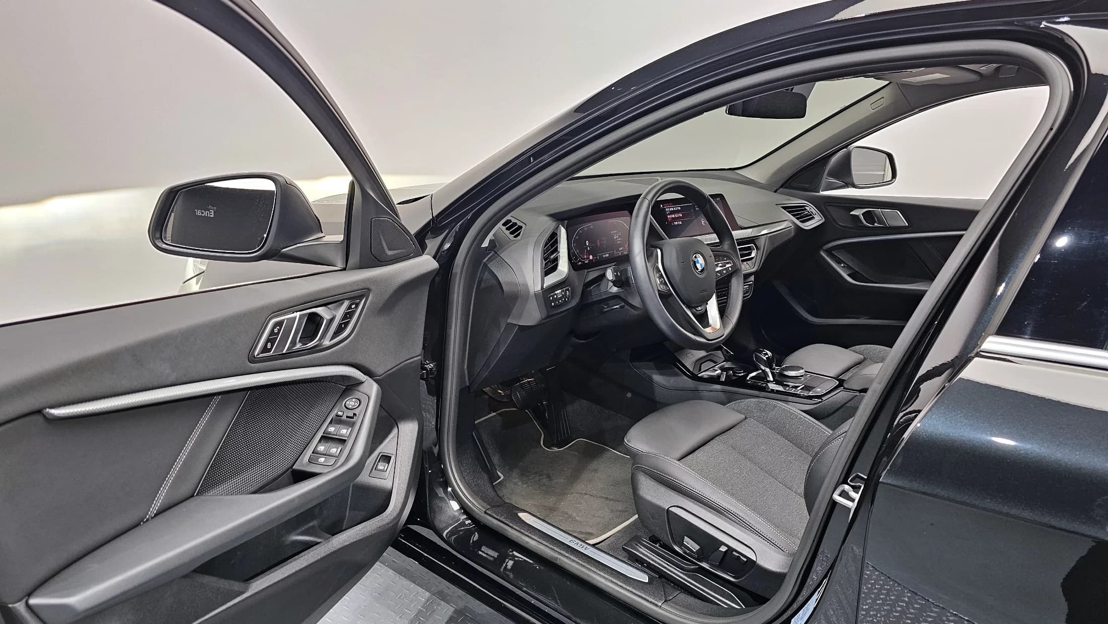 BMW 1-Series 120i Sports, 2023 г. 21451 км. — фото 10