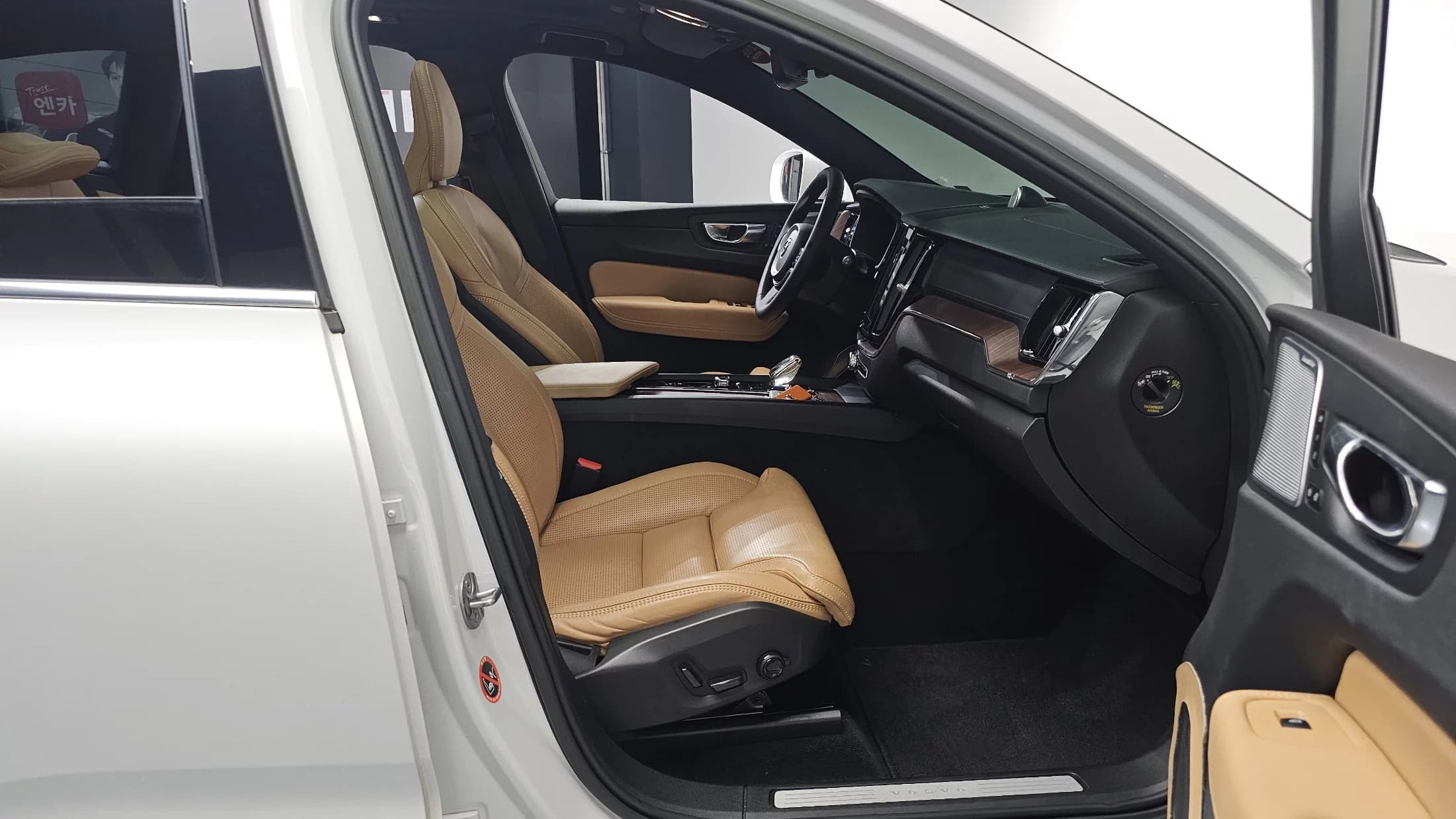 Volvo XC60 B6 Ultimate Bright, 2022 г. 54738 км. — фото 11