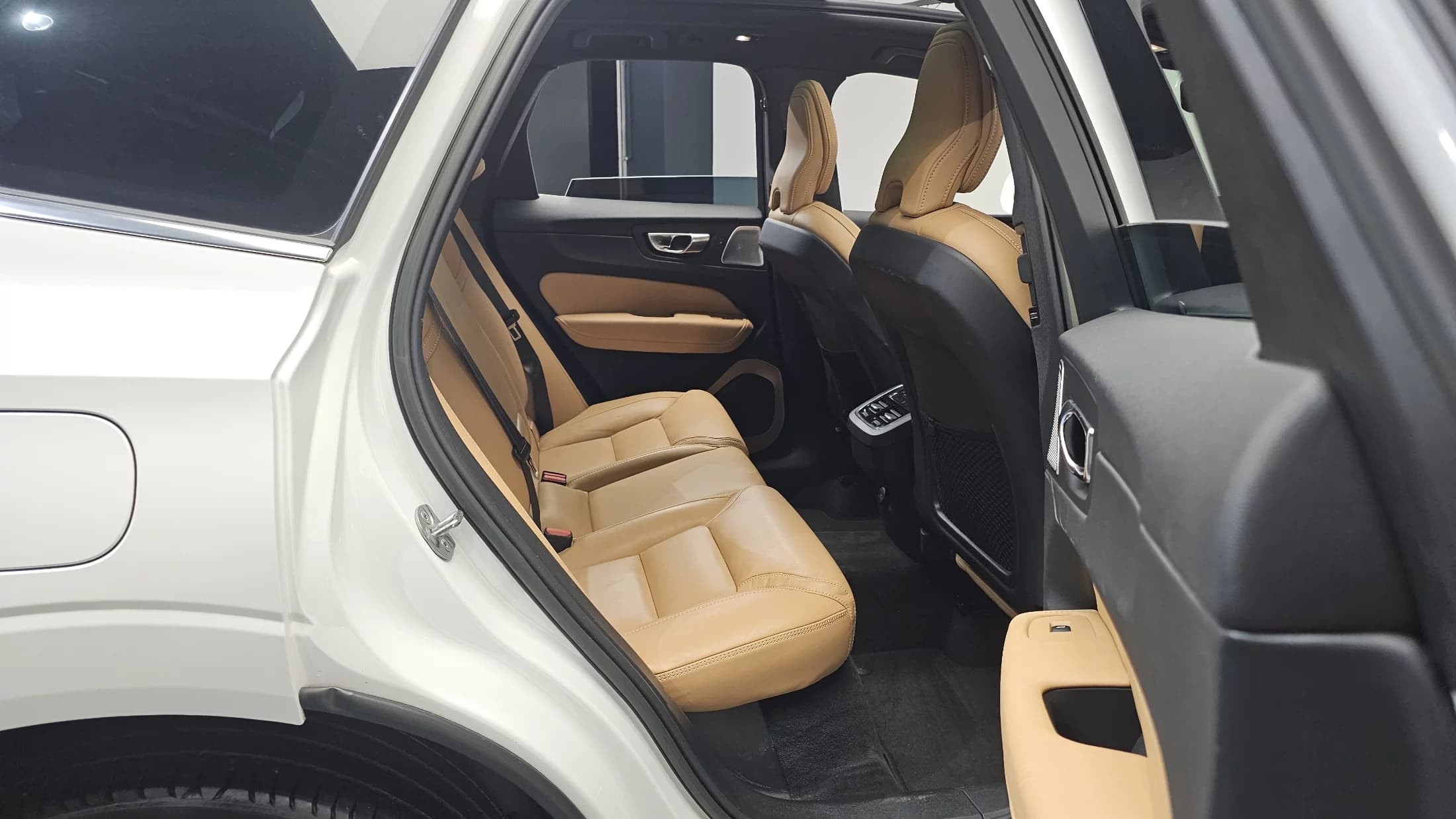 Volvo XC60 B6 Ultimate Bright, 2022 г. 54738 км. — фото 12