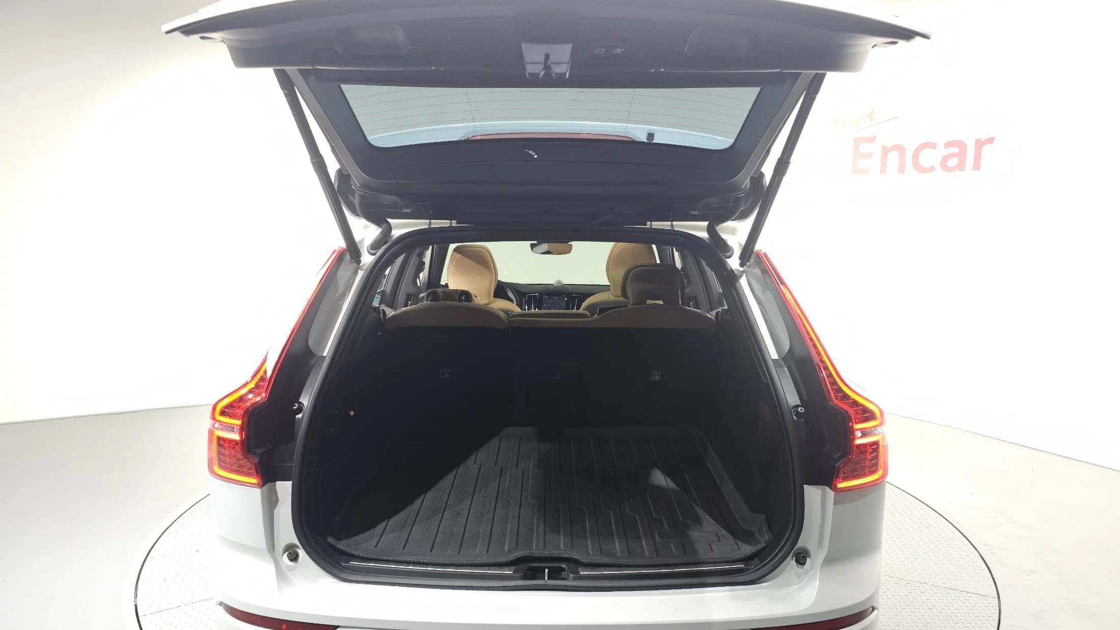Volvo XC60 B6 Ultimate Bright, 2022 г. 54738 км. — фото 20