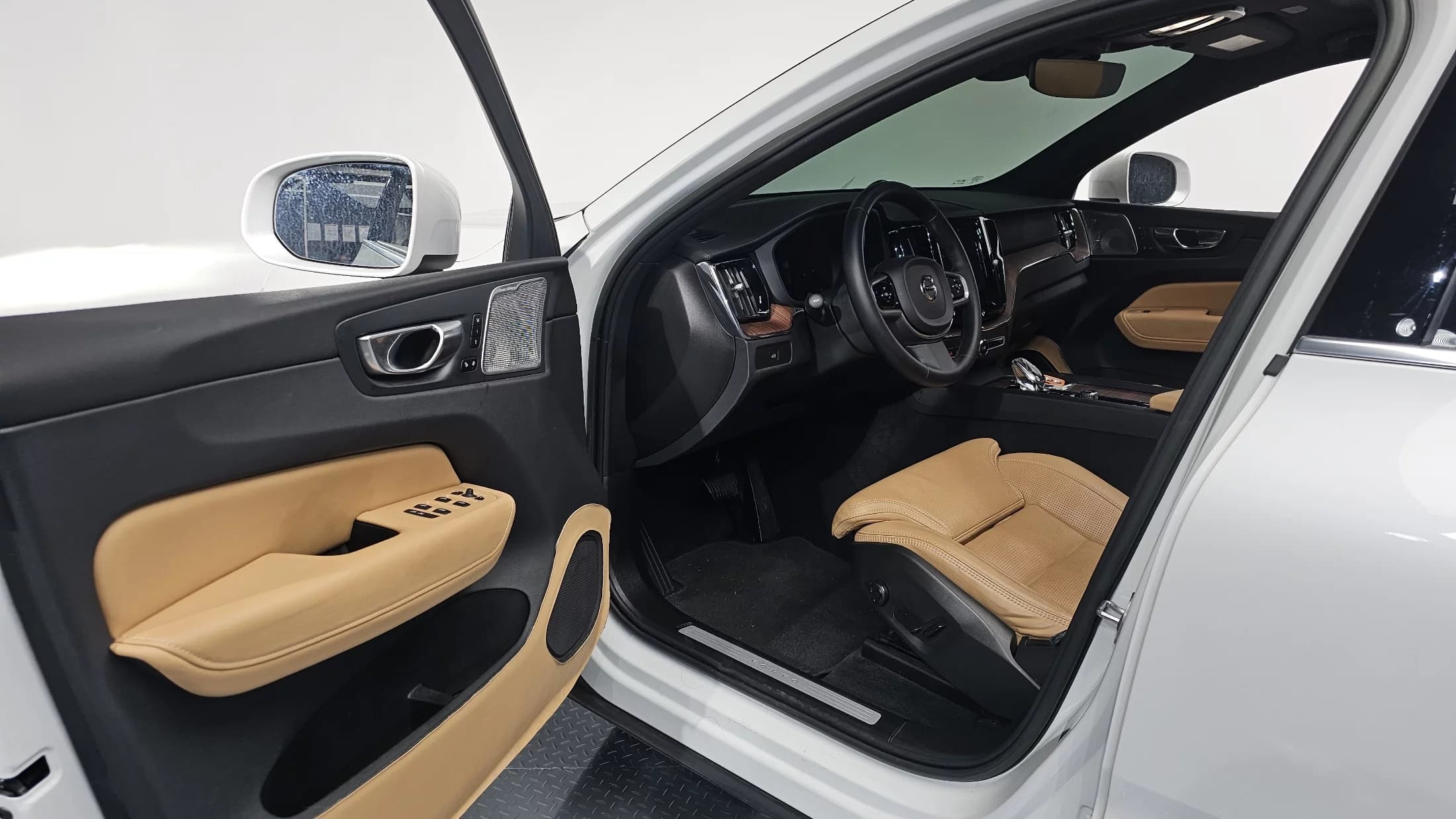 Volvo XC60 B6 Ultimate Bright, 2022 г. 54738 км. — фото 10