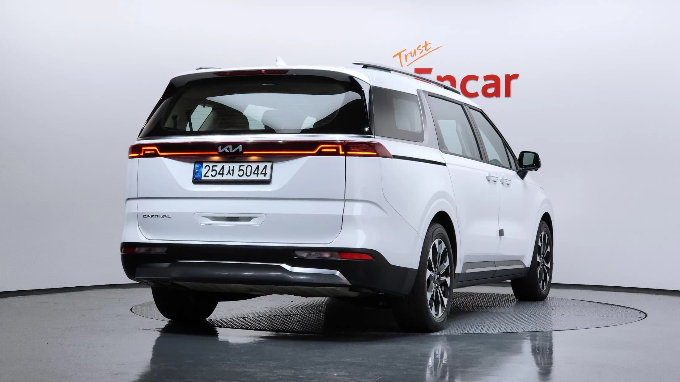 Kia Carnival 9-Seater Noblesse, 2021 г. 73907 км. — фото 2