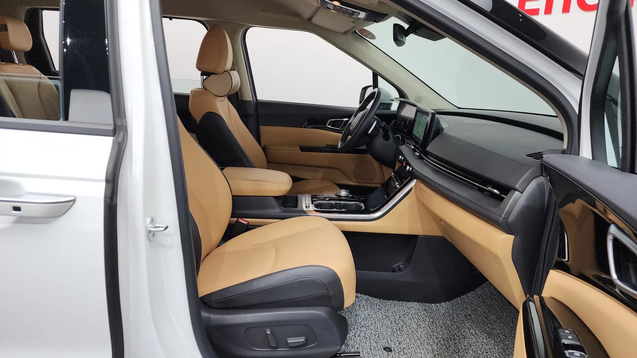 Kia Carnival 9-Seater Noblesse, 2021 г. 73907 км. — фото 11
