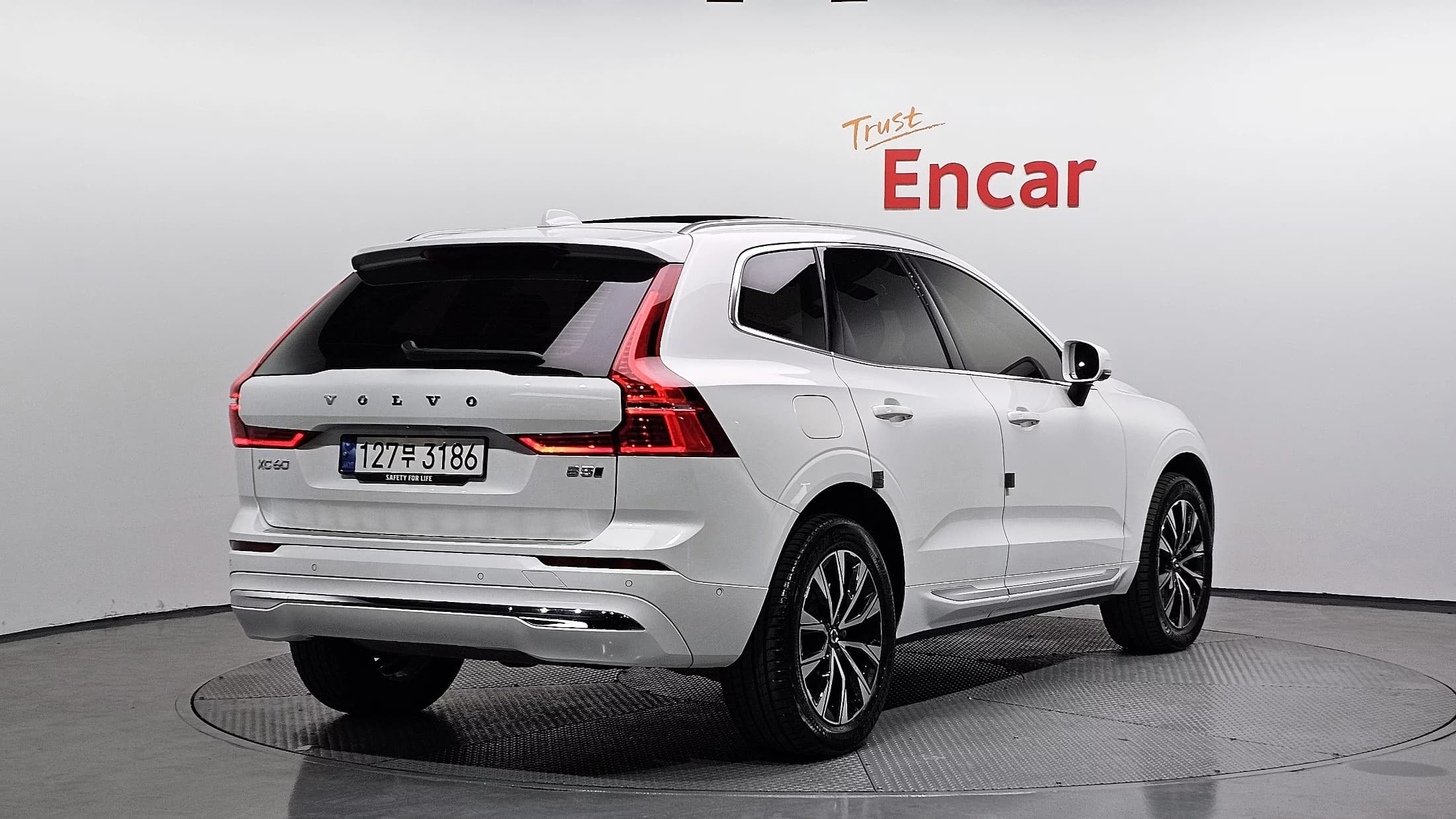 Volvo XC60 B5 Ultimate Bright, 2023 г. 20711 км. — фото 2