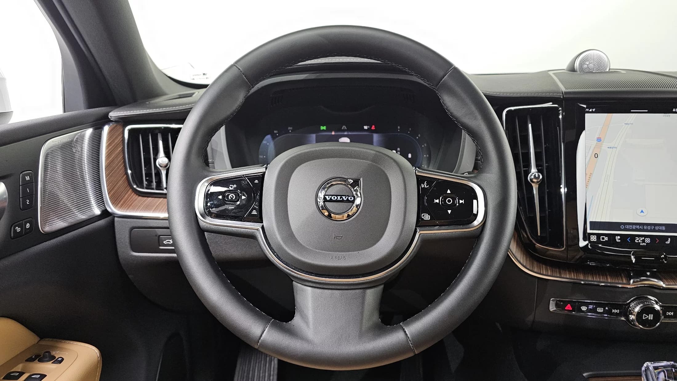 Volvo XC60 B5 Ultimate Bright, 2023 г. 20711 км. — фото 14
