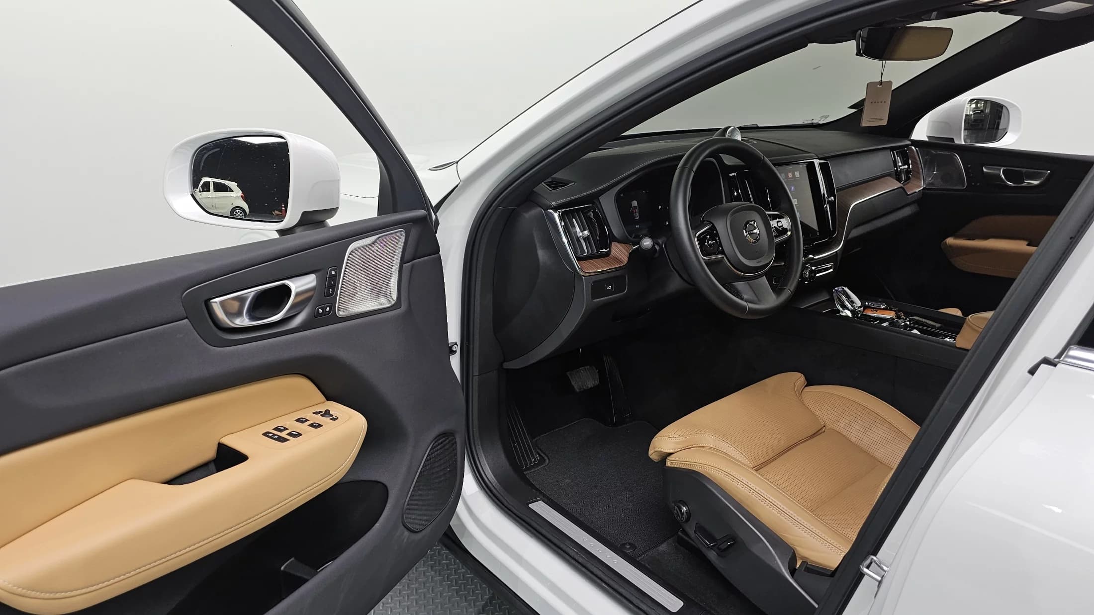 Volvo XC60 B5 Ultimate Bright, 2023 г. 20711 км. — фото 10