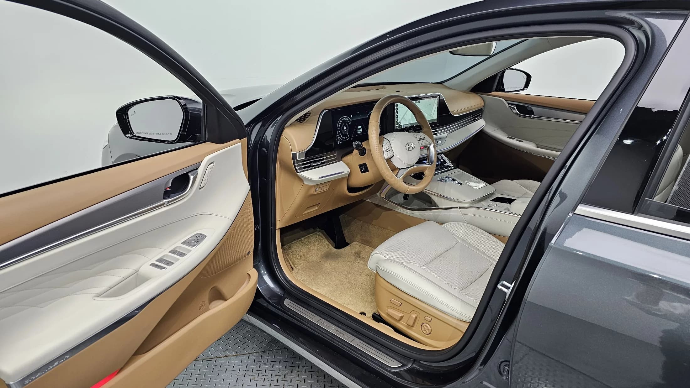 Hyundai Grandeur 3.3 Calligraphy, 2022 г. 41814 км. — фото 11