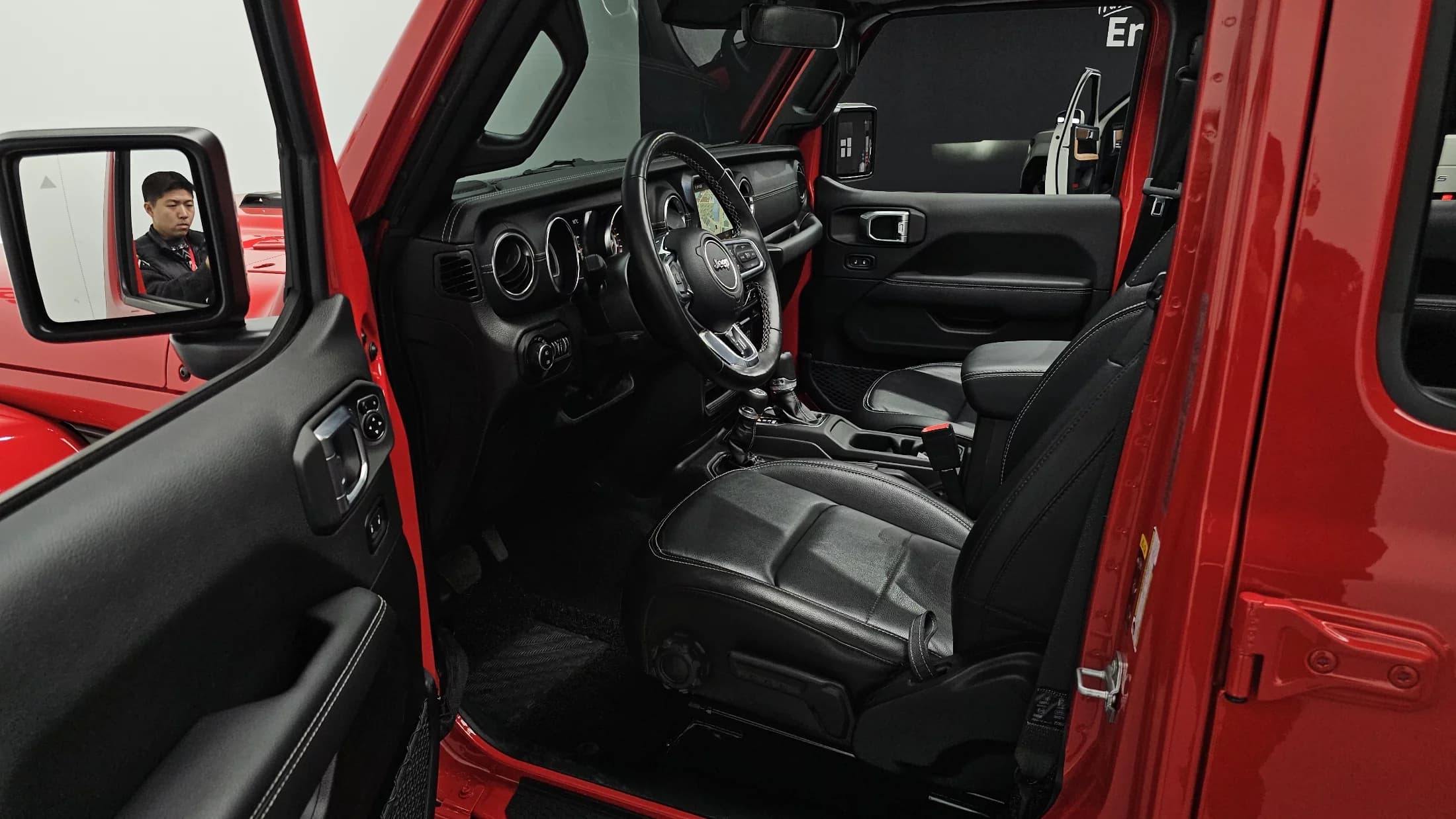 Jeep WRANGLER 2.0 Overland Power Top 4Door, 2023 г. 18121 км. — фото 11