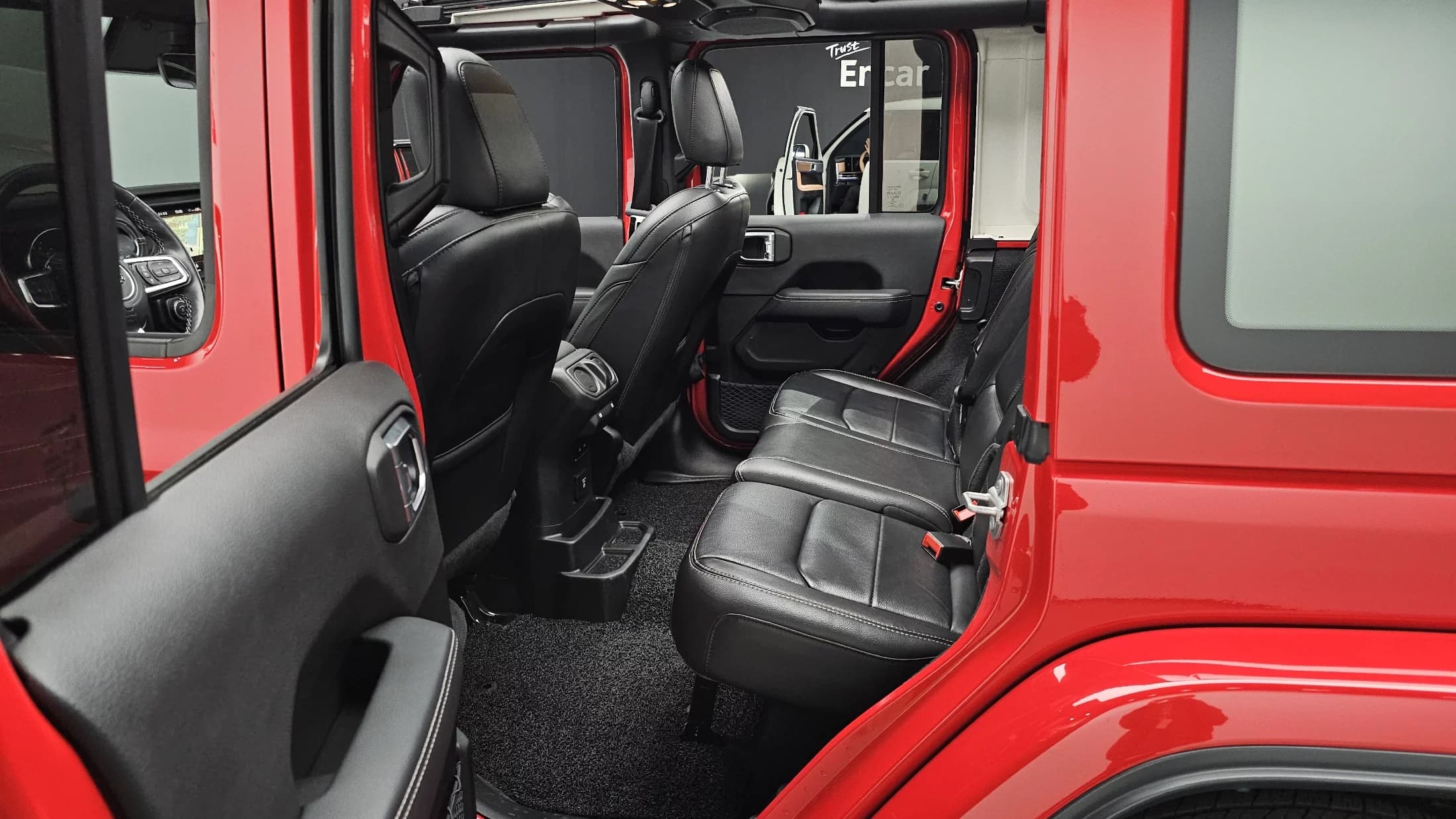 Jeep WRANGLER 2.0 Overland Power Top 4Door, 2023 г. 18121 км. — фото 12