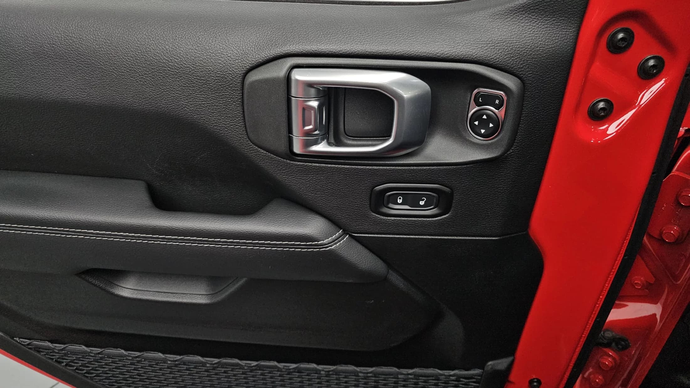 Jeep WRANGLER 2.0 Overland Power Top 4Door, 2023 г. 18121 км. — фото 17