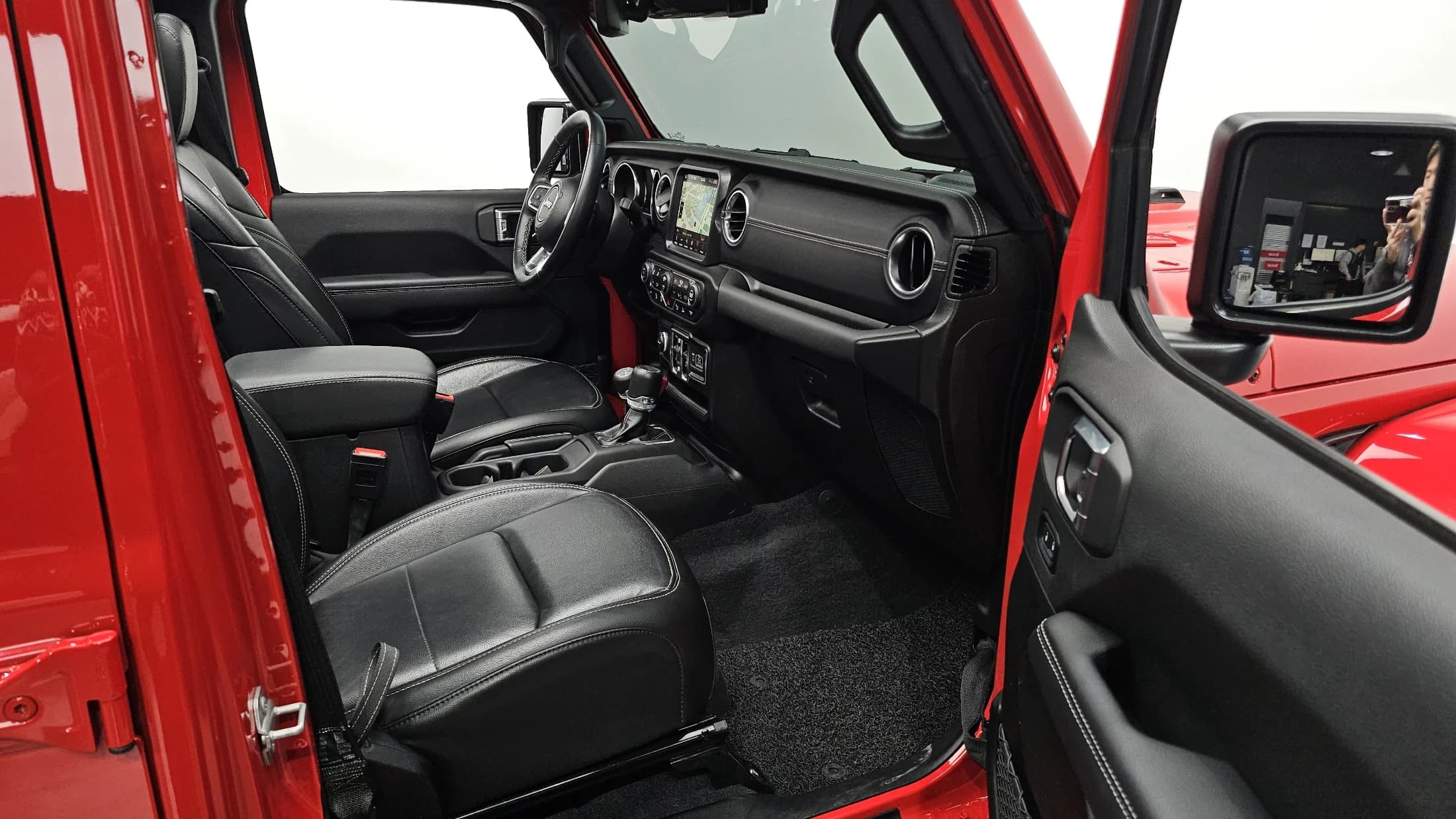 Jeep WRANGLER 2.0 Overland Power Top 4Door, 2023 г. 18121 км. — фото 10