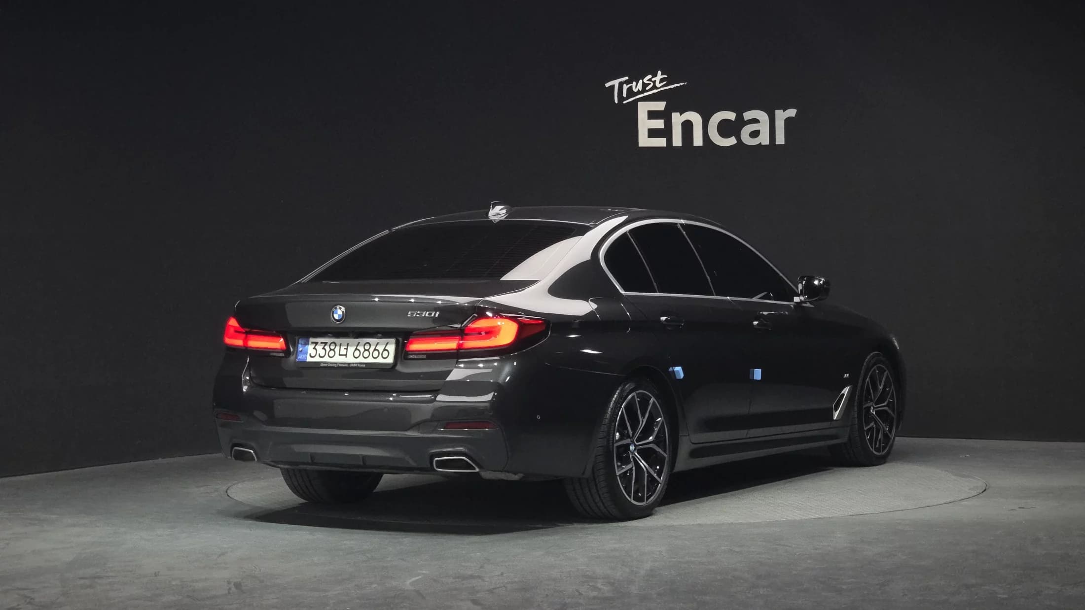 BMW 5-Series 530i M Sport Package, 2021 г. 33105 км. — фото 2