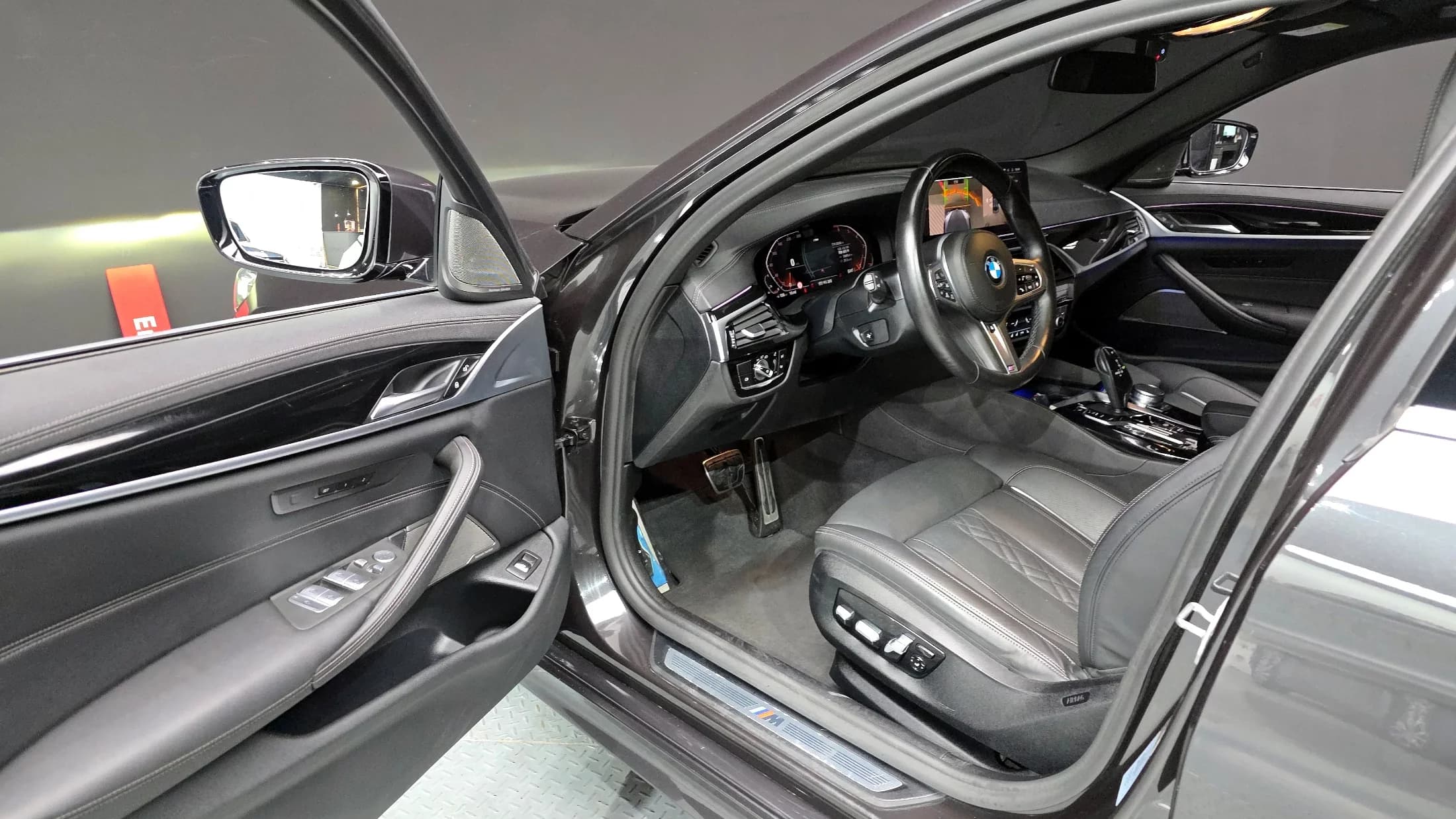 BMW 5-Series 530i M Sport Package, 2021 г. 33105 км. — фото 10