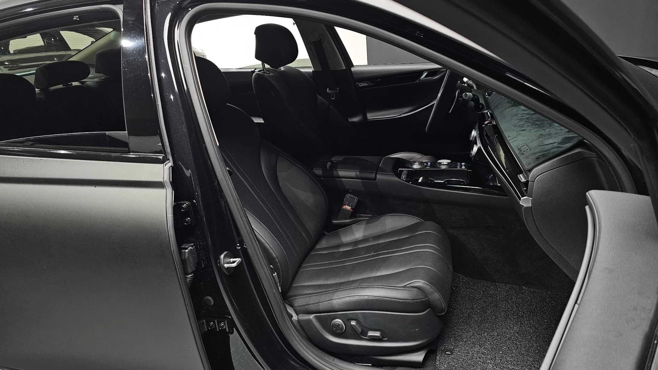 Genesis G80 Gasoline 2.5 Turbo AWD, 2023 г. 18478 км. — фото 10