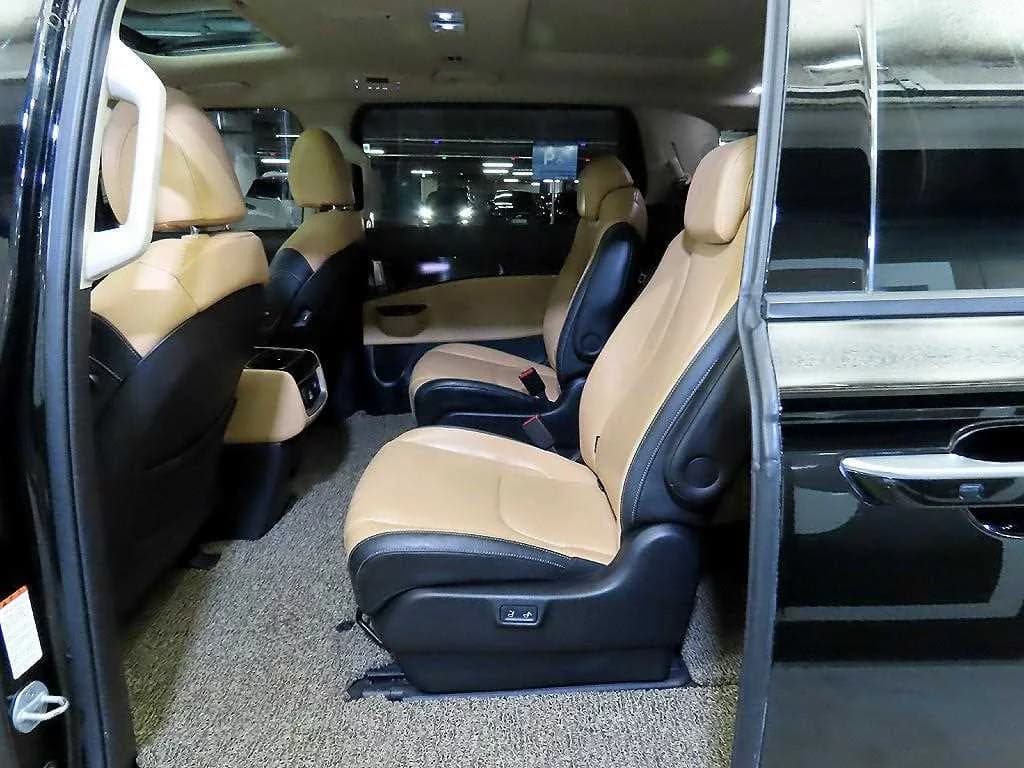 Kia Carnival 9-Seater Signature, 2021 г. 96565 км. — фото 15