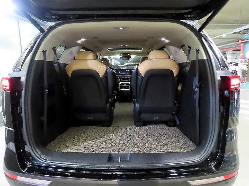 Kia Carnival 9-Seater Signature, 2021 г. 96565 км. — фото 16
