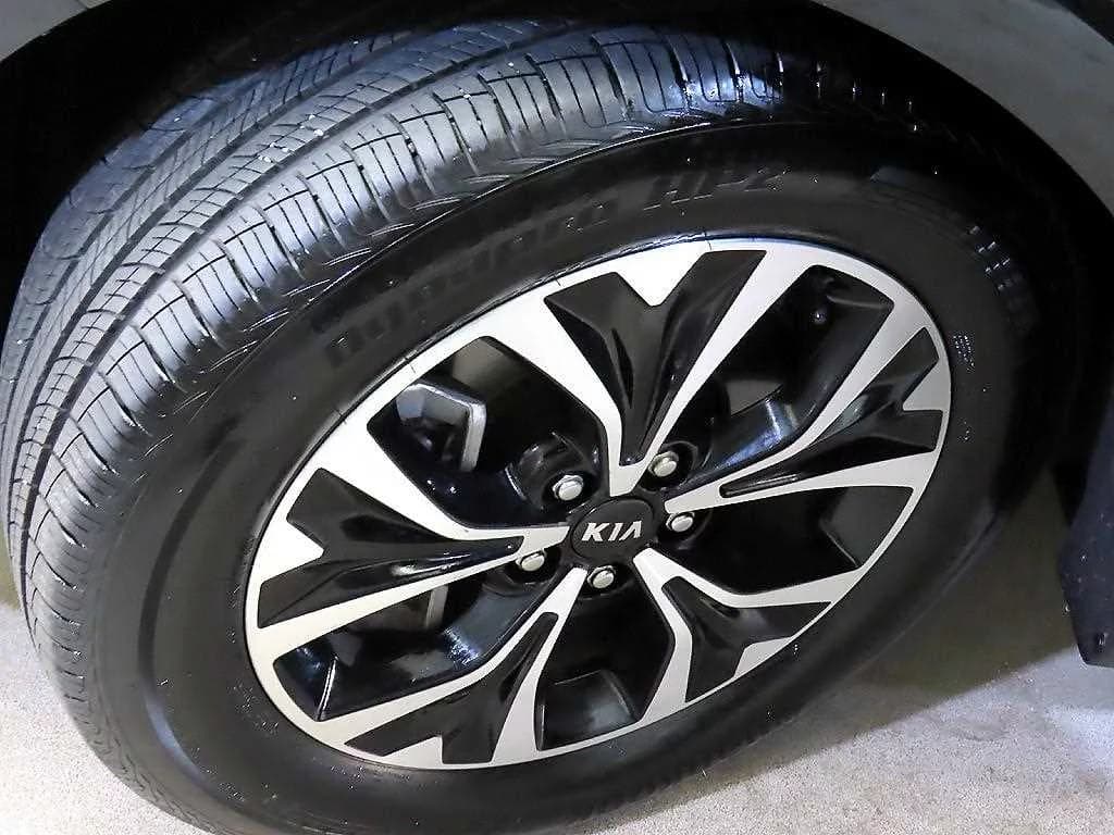 Kia Carnival 9-Seater Signature, 2021 г. 96565 км. — фото 20