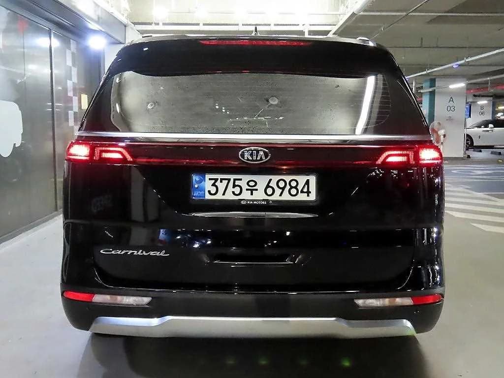 Kia Carnival 9-Seater Signature, 2021 г. 96565 км. — фото 3