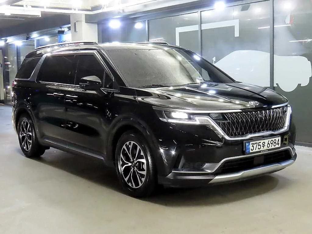 Kia Carnival 9-Seater Signature, 2021 г. 96565 км. — фото 4