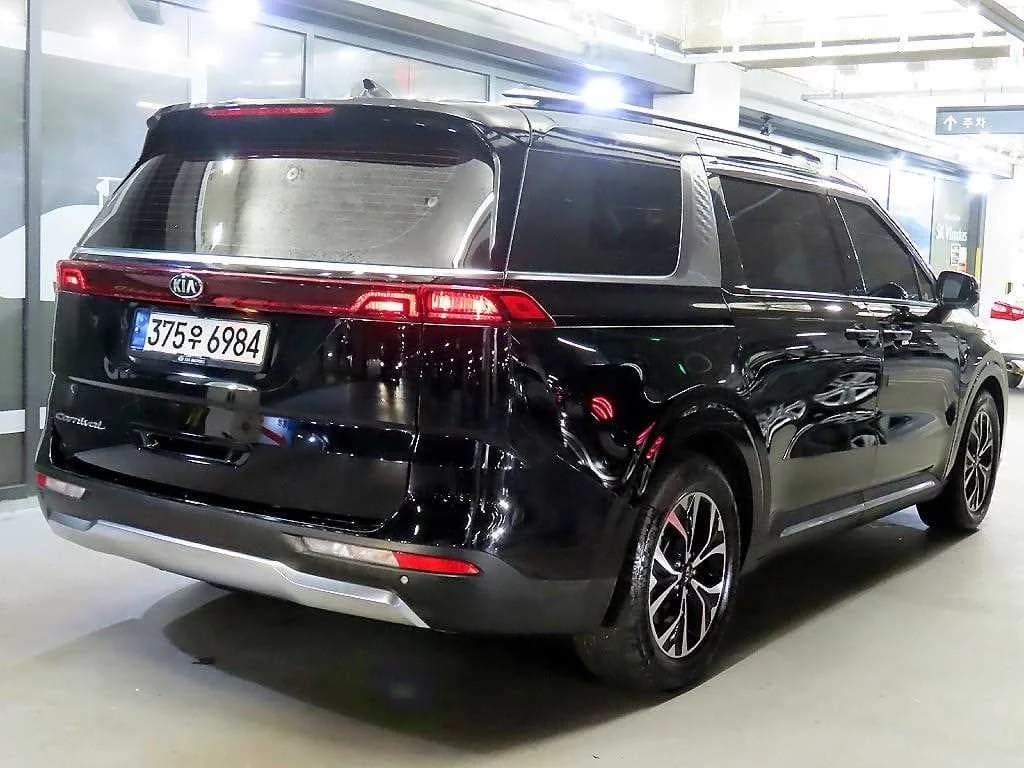 Kia Carnival 9-Seater Signature, 2021 г. 96565 км. — фото 5