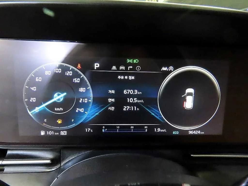Kia Carnival 9-Seater Signature, 2021 г. 96565 км. — фото 6