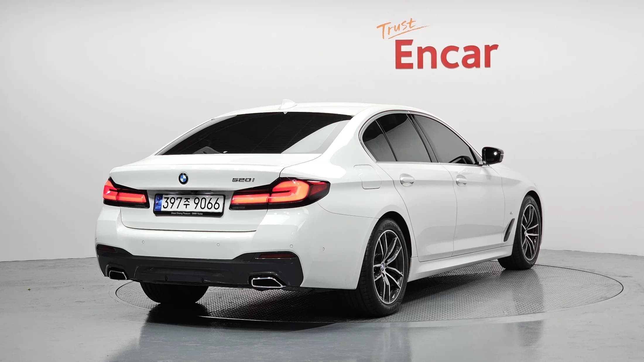 BMW 5-Series 520i M Sport, 2023 г. 32942 км. — фото 2