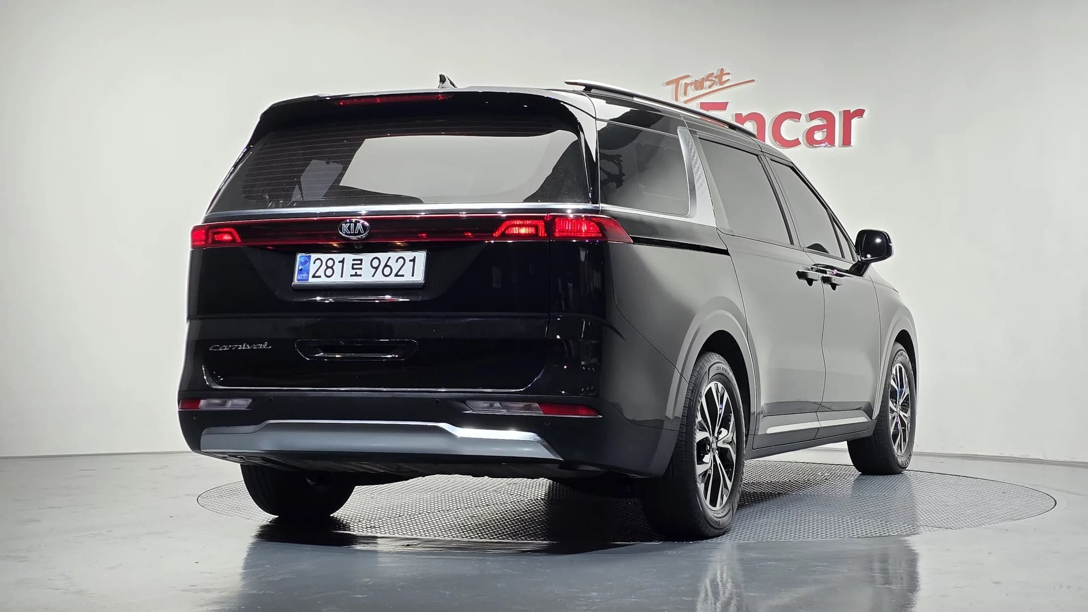 Kia Carnival 9-Seater Noblesse, 2021 г. 72414 км. — фото 2
