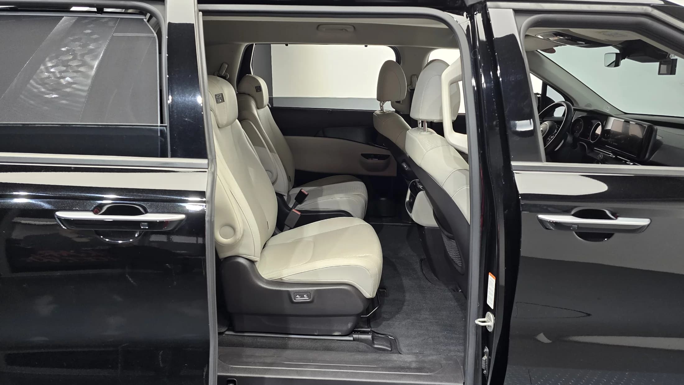 Kia Carnival 9-Seater Noblesse, 2021 г. 72414 км. — фото 12