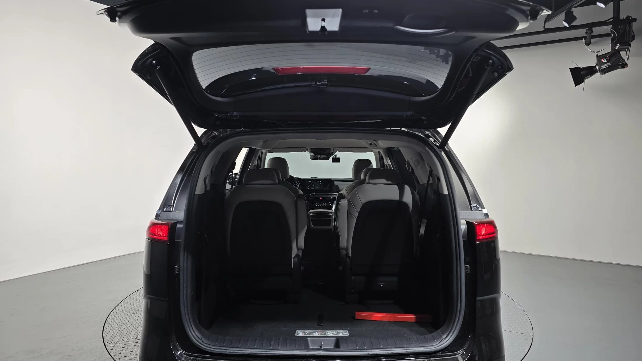 Kia Carnival 9-Seater Noblesse, 2021 г. 72414 км. — фото 20